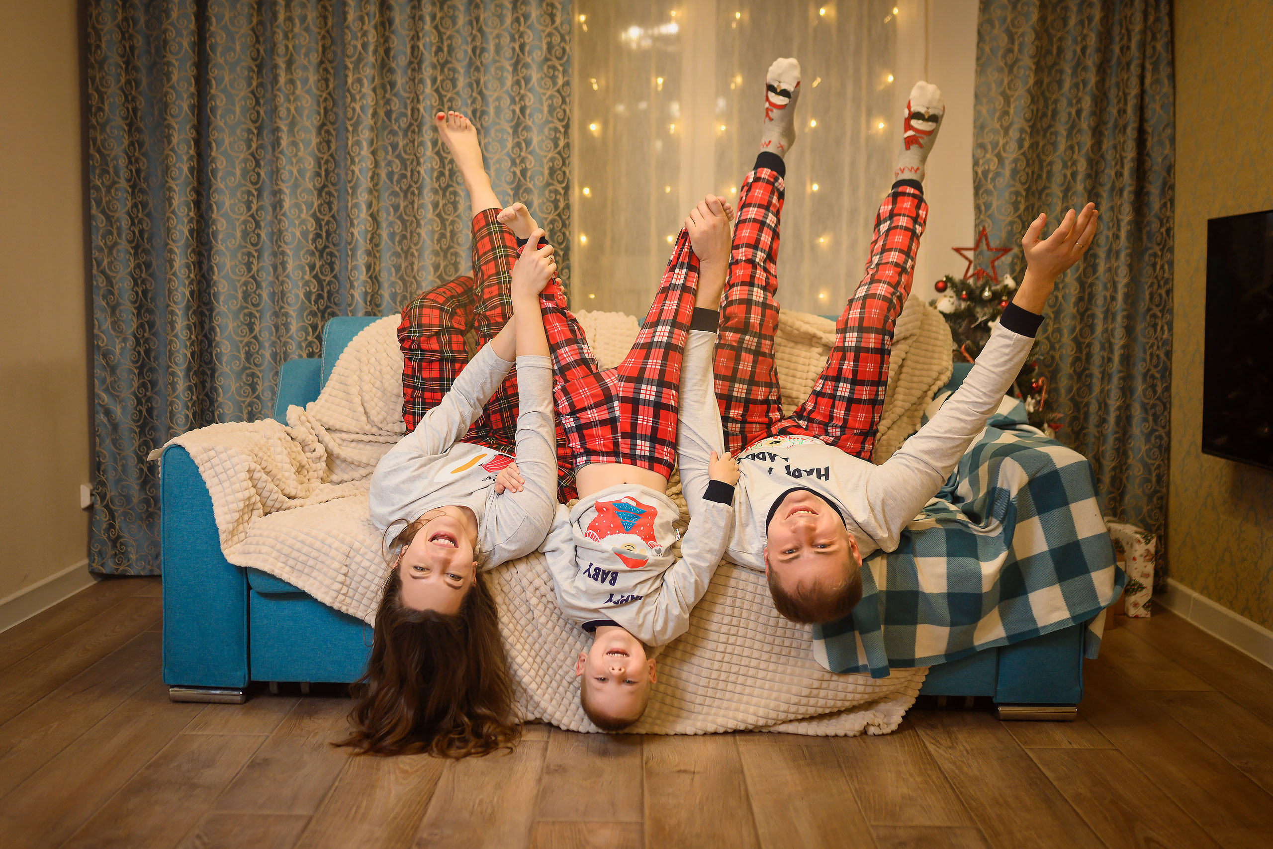 Семейная фотосессия в Красноярске. Студийная, прогулочная, домашняя. Профессиональный фотограф в г. Красноярске Татьяна Арлакова