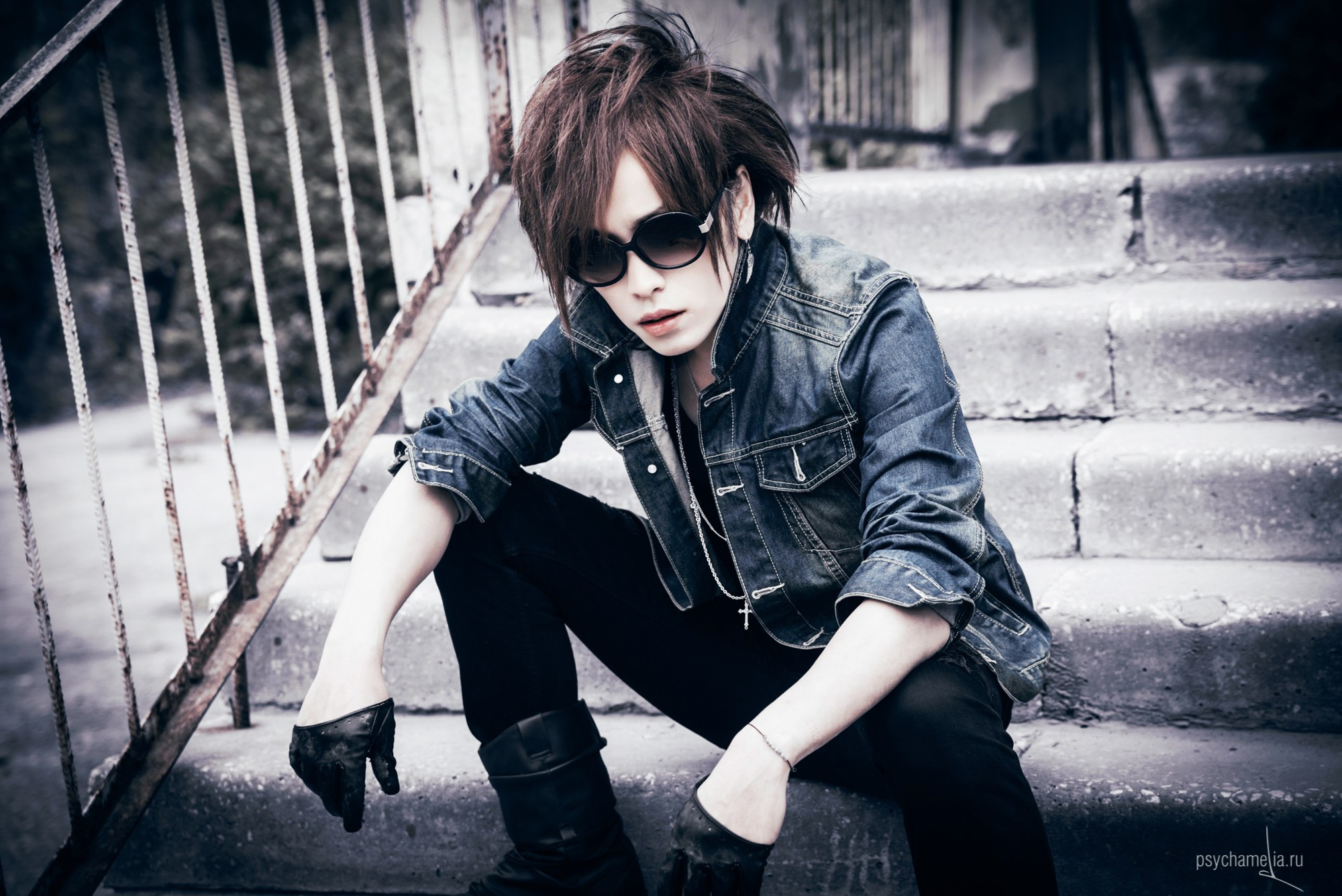 Studio and outdoors. Main