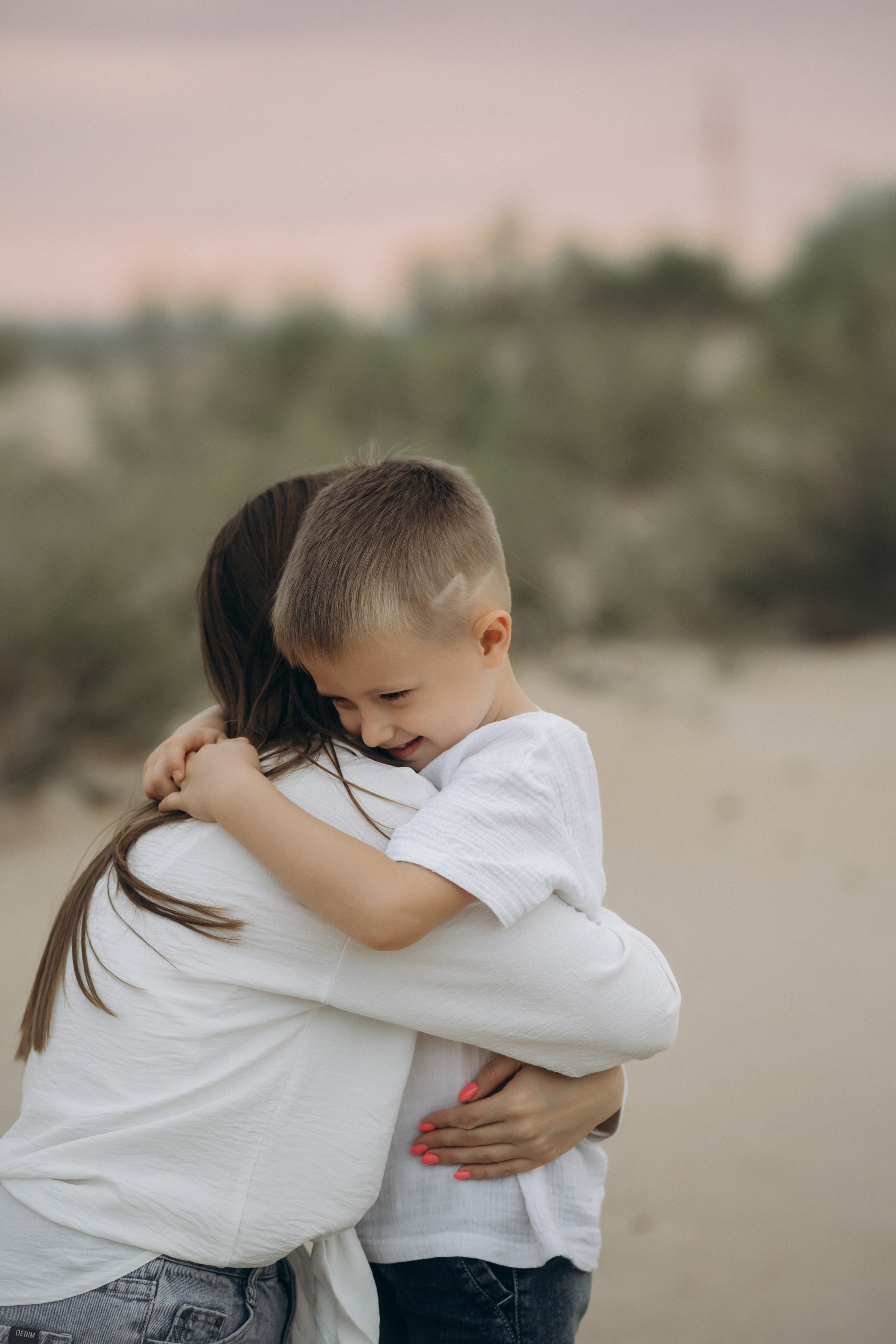 Семейный танец: фотограф Голубицкая запечатлела спонтанные движения под шум прибоя  