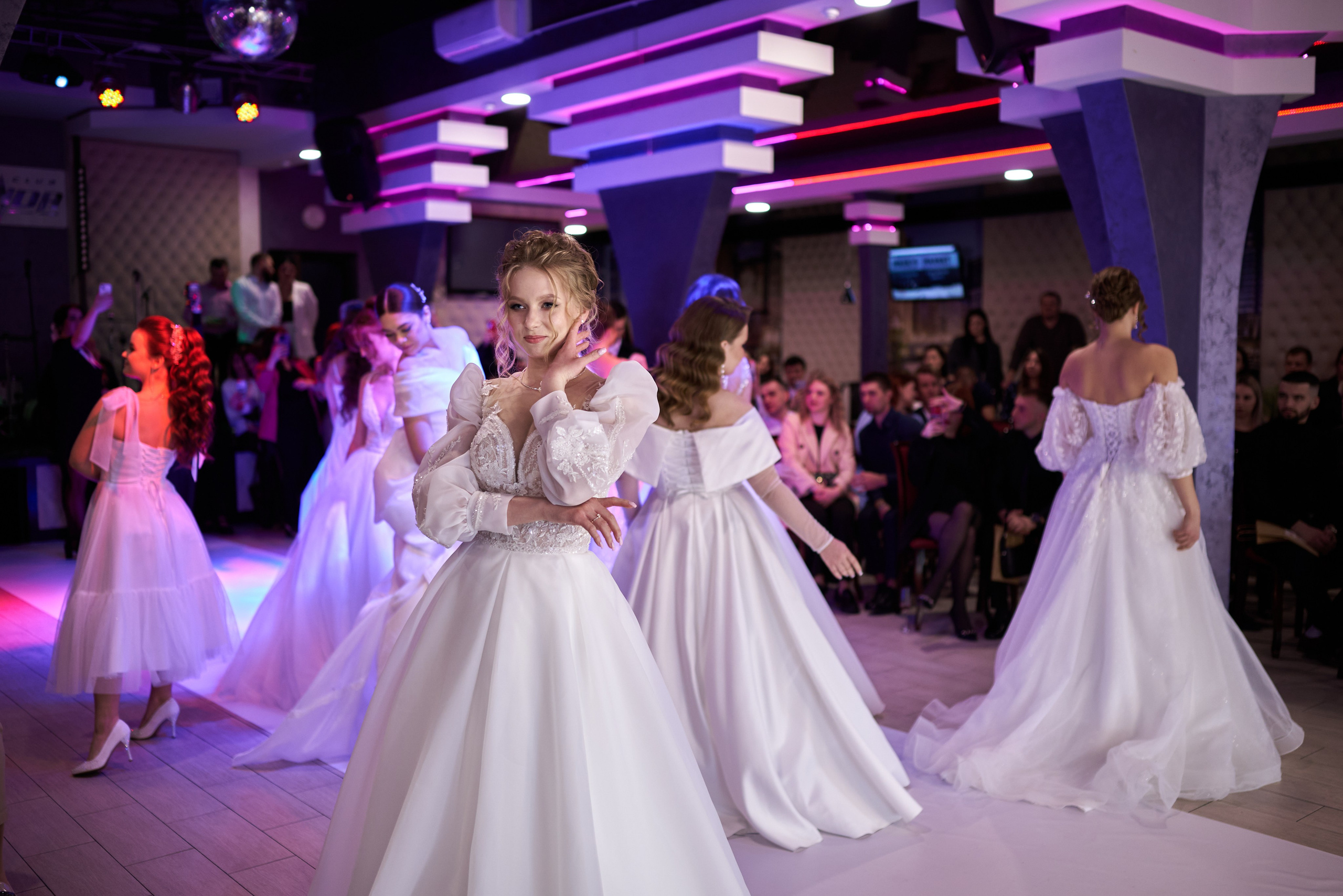 Фотограф Старый Оскол, свадебный фотограф на мероприятие. Профессиональный фотограф Старый Оскол, Губкин — свадьба, венчание, крещение, юбилей и день рождения