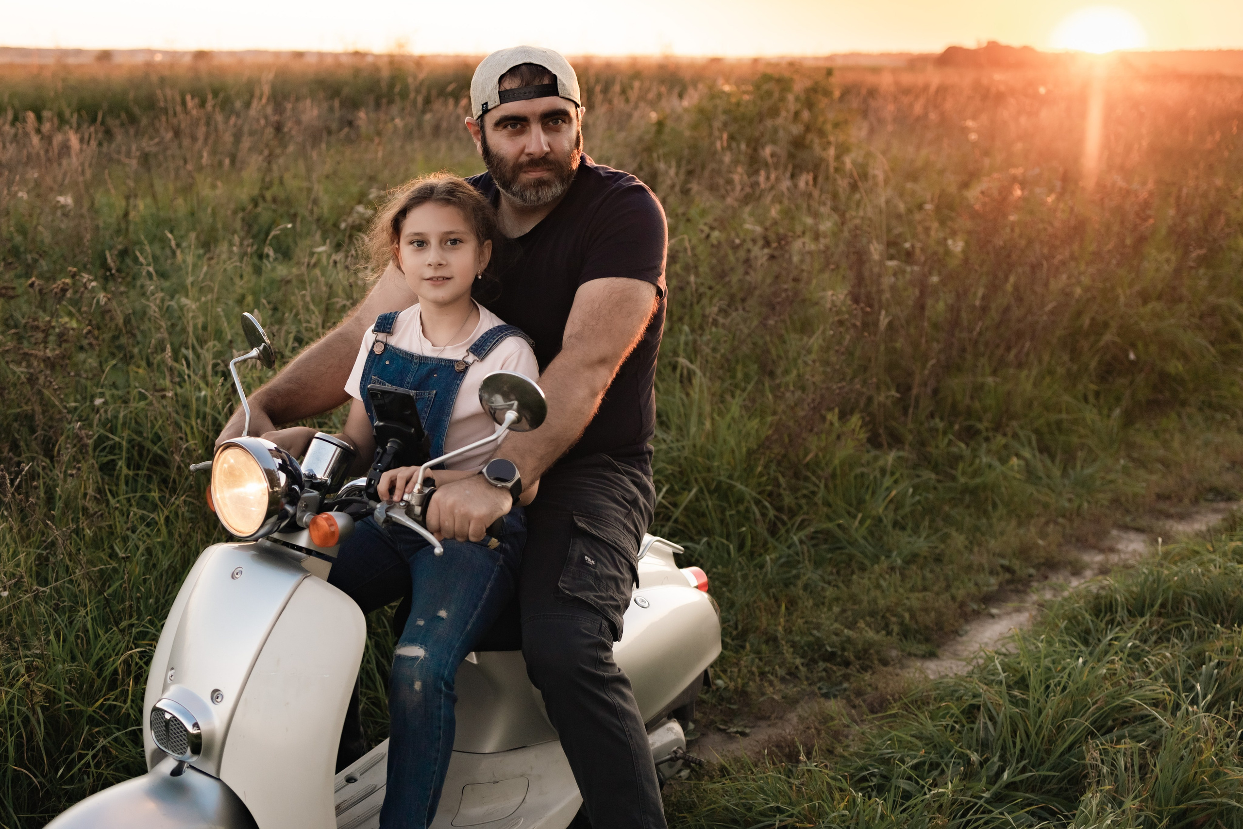 Закатный ландшафт: панорама летнего вечера вечерняя прогулка на закате