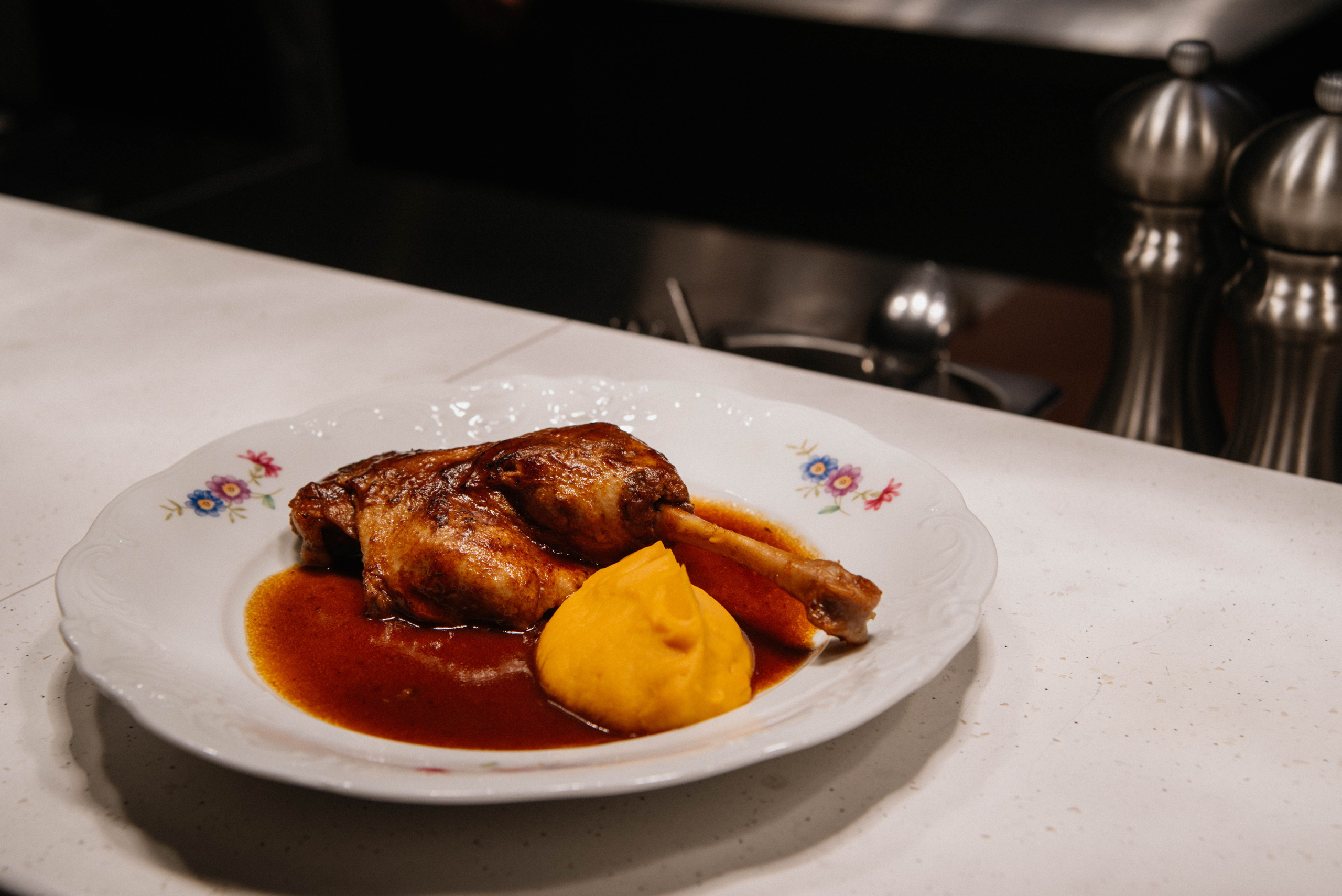 Контентная фотосессия для ресторана La Volte. Ксения Glossa. Портретный и репортажный фотограф в Самаре