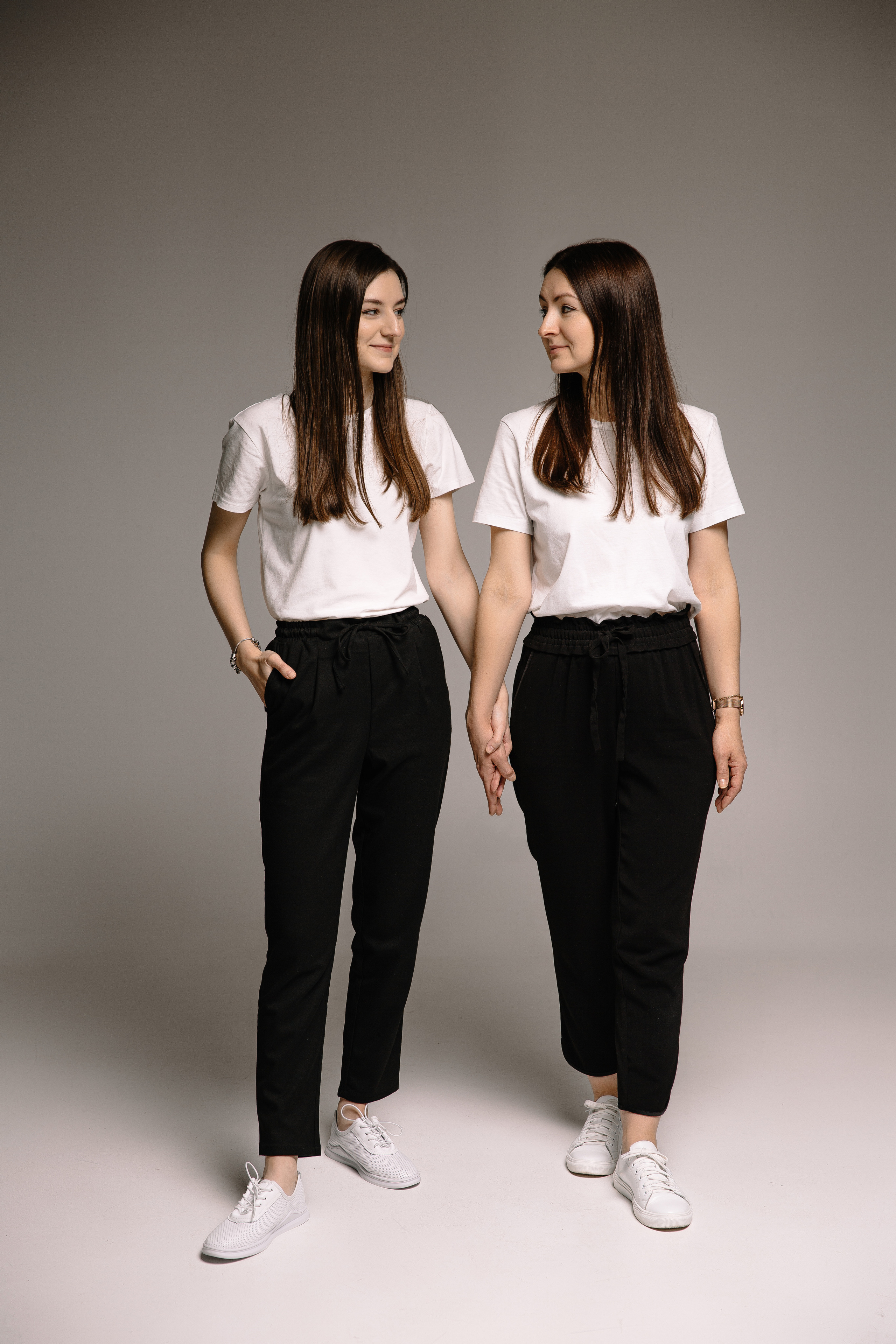 Анна и Ольга. Яна Тихонова — фотограф в Полоцке, Витебске и Минске