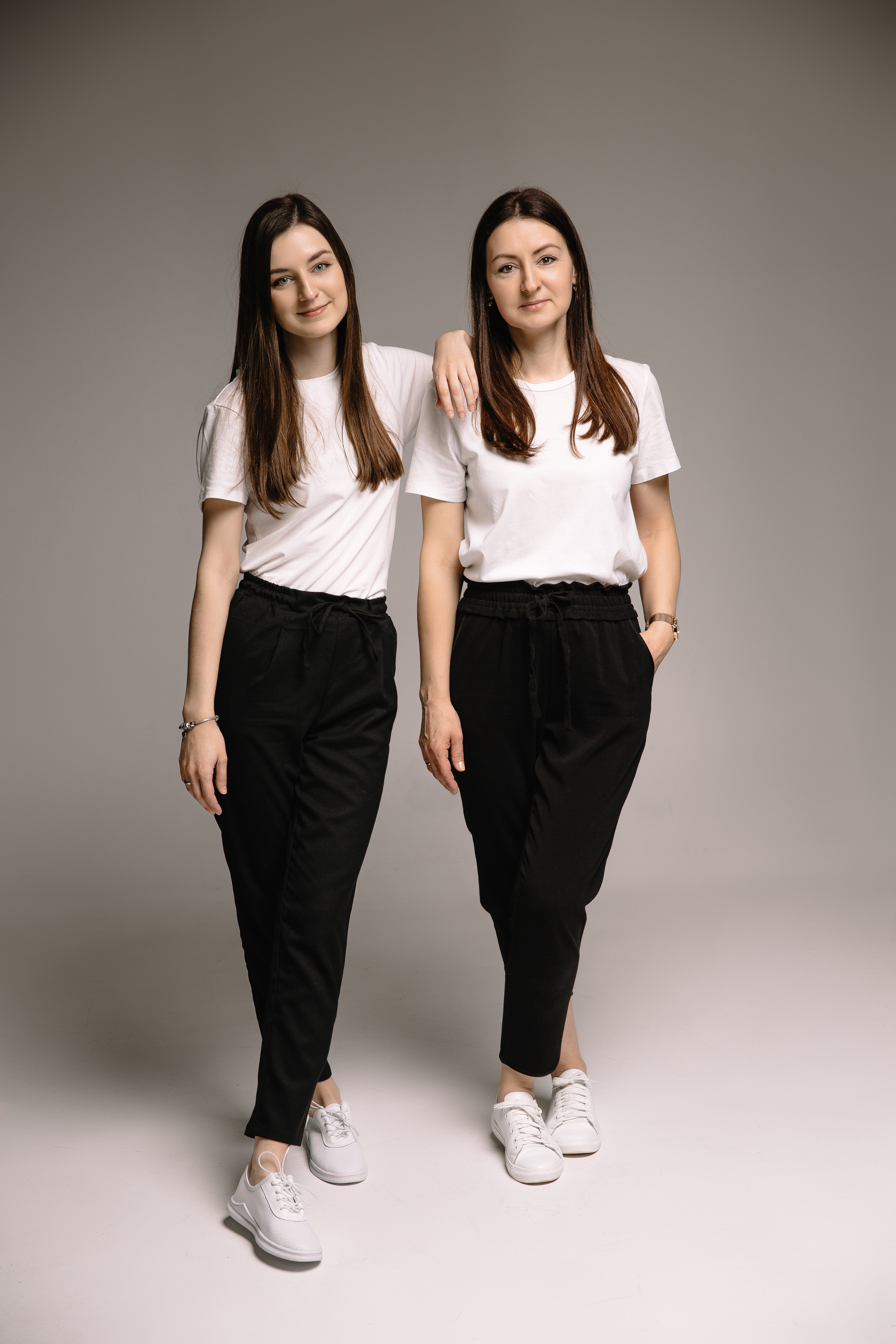 Анна и Ольга. Яна Тихонова — фотограф в Полоцке, Витебске и Минске