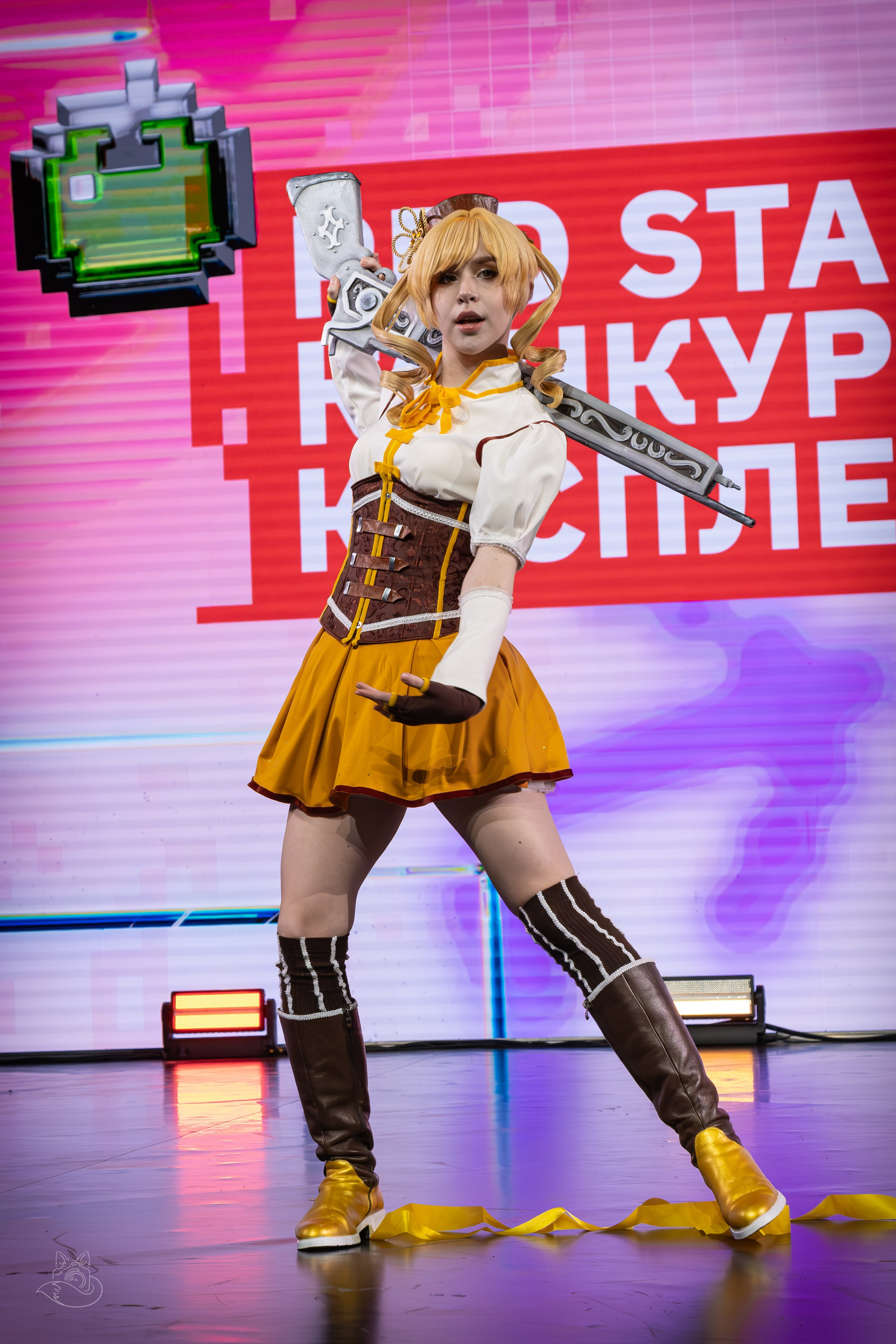 Сцена РЭД ЭКСПО 2024. Косплей фотограф