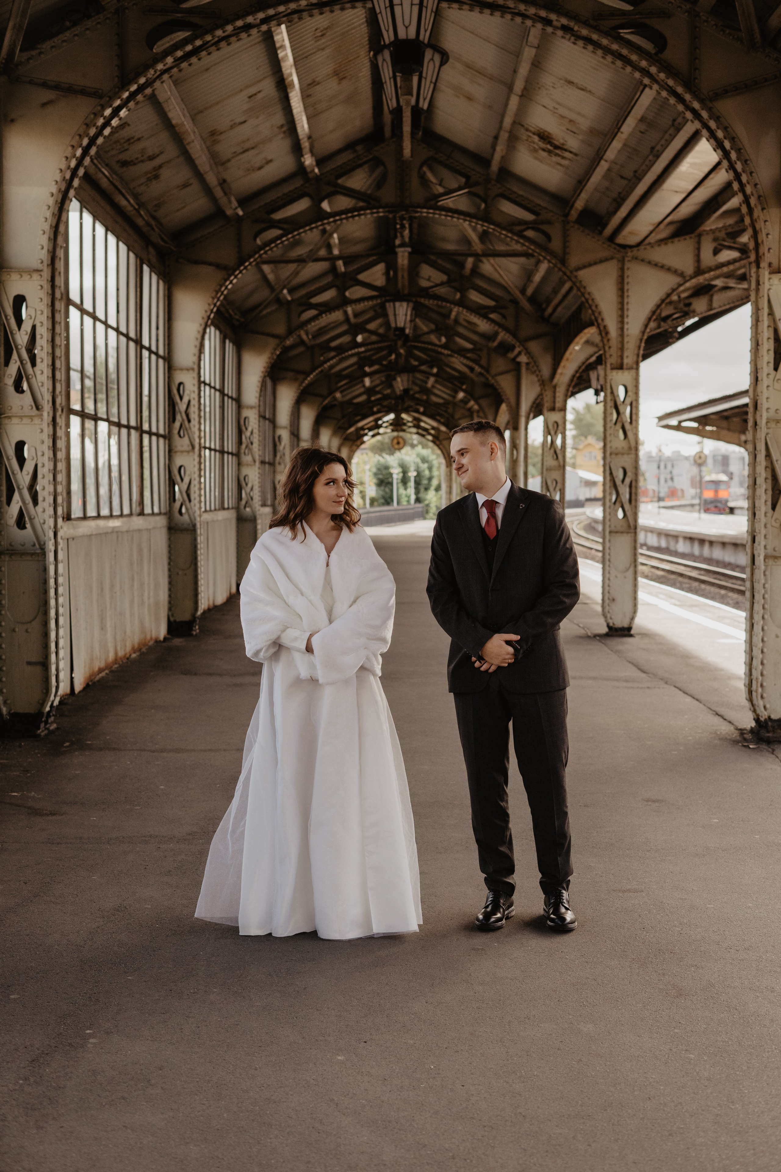 Оксана & Денис | Влюбленные на вокзале. Дина Альбур | Фотограф в Санкт-Петербурге