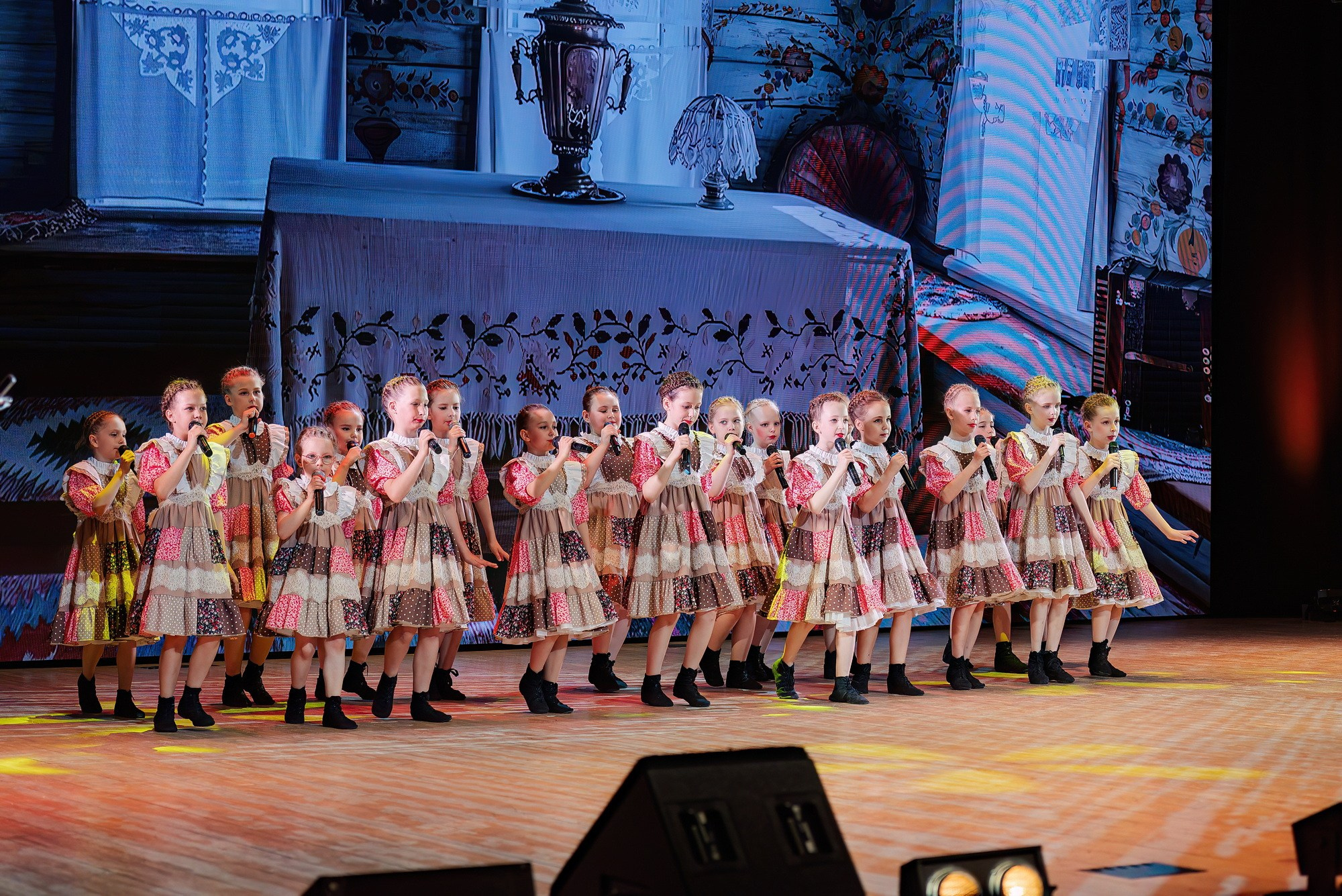 Отчетный концерт Образцового коллектива Алтая театра эстрадной песни «Созвездие». Свадебный и репортажный фотограф Никита Сницарев в Барнауле