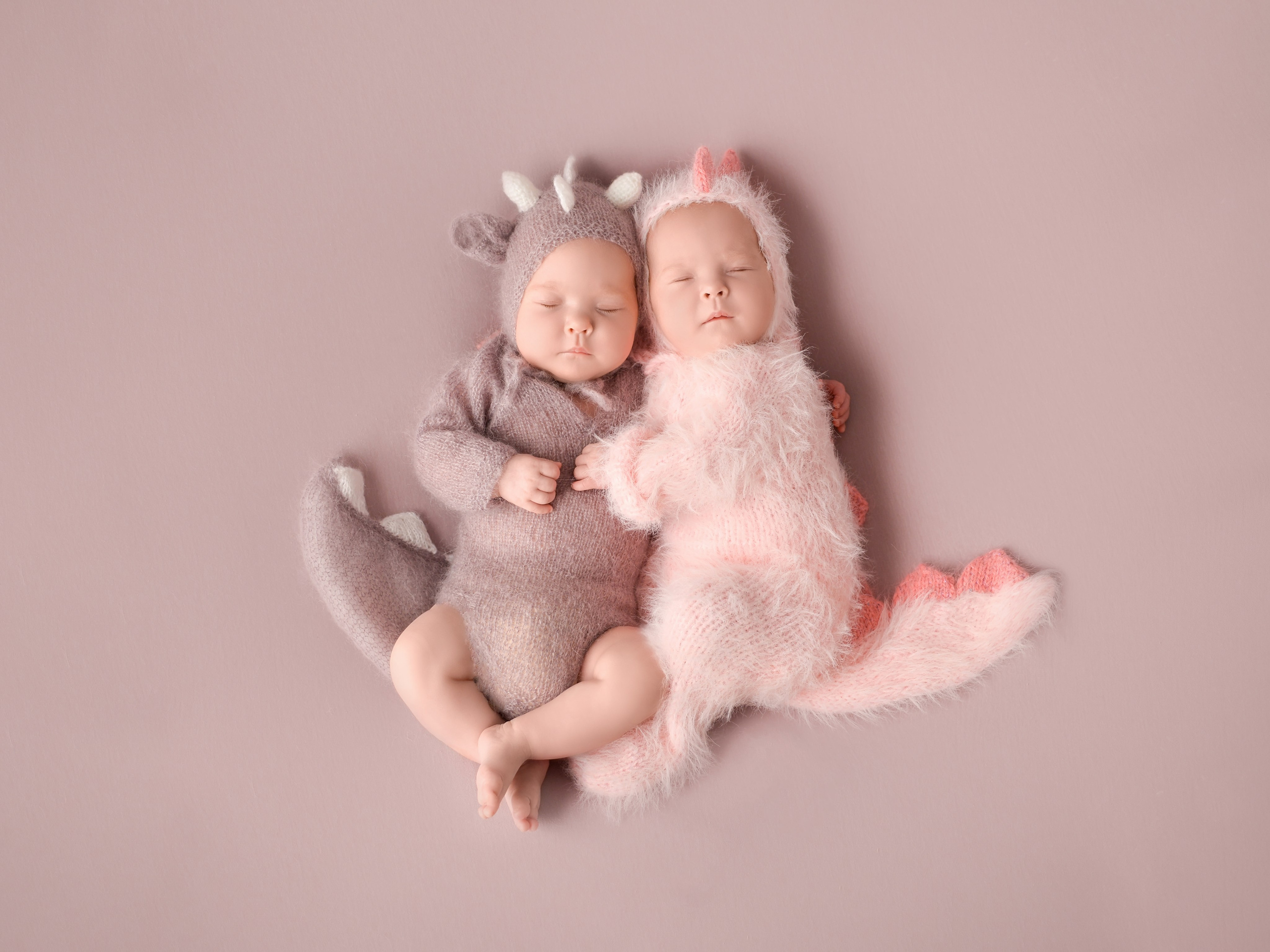 Близняшки Аня и Лиза. Фотограф новорожденных Краснодар Малышенко Надежда