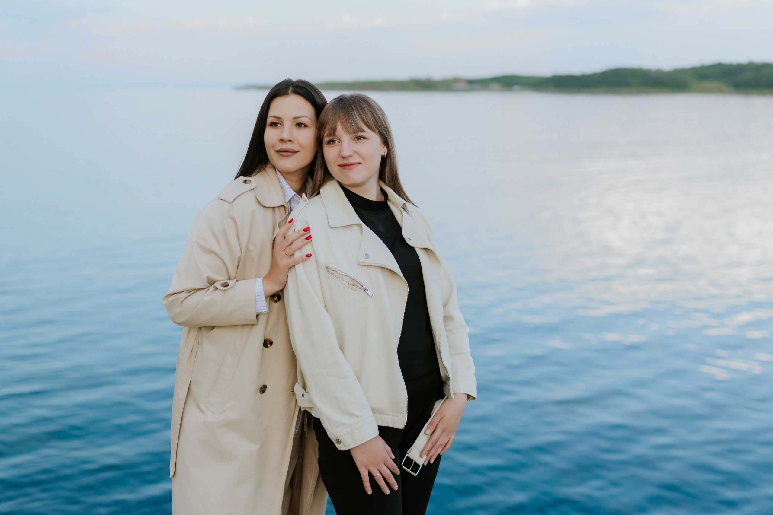 Диля, Катя и море. Фотограф Южно-Сахалинск