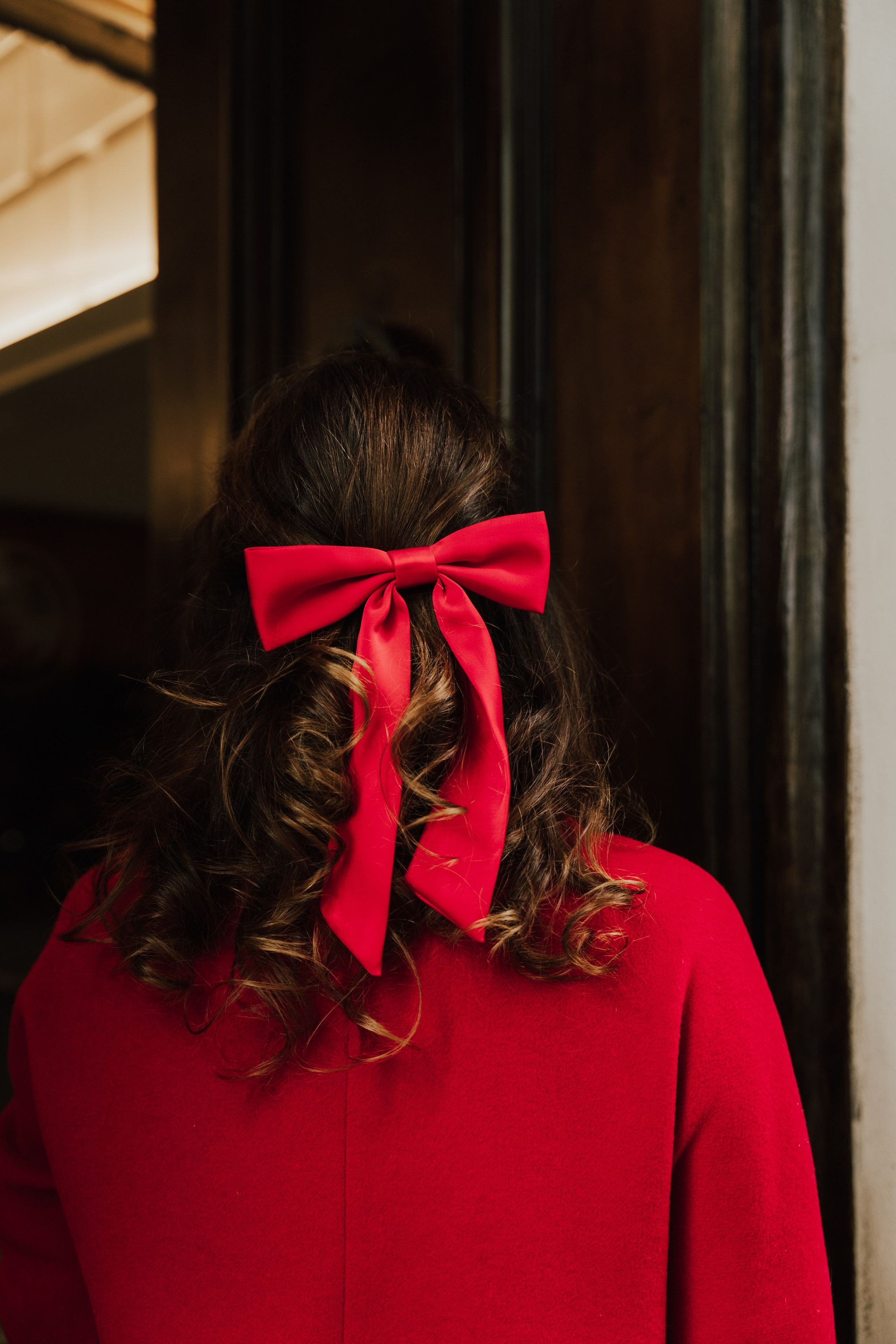 красный бант тренд фото 2026