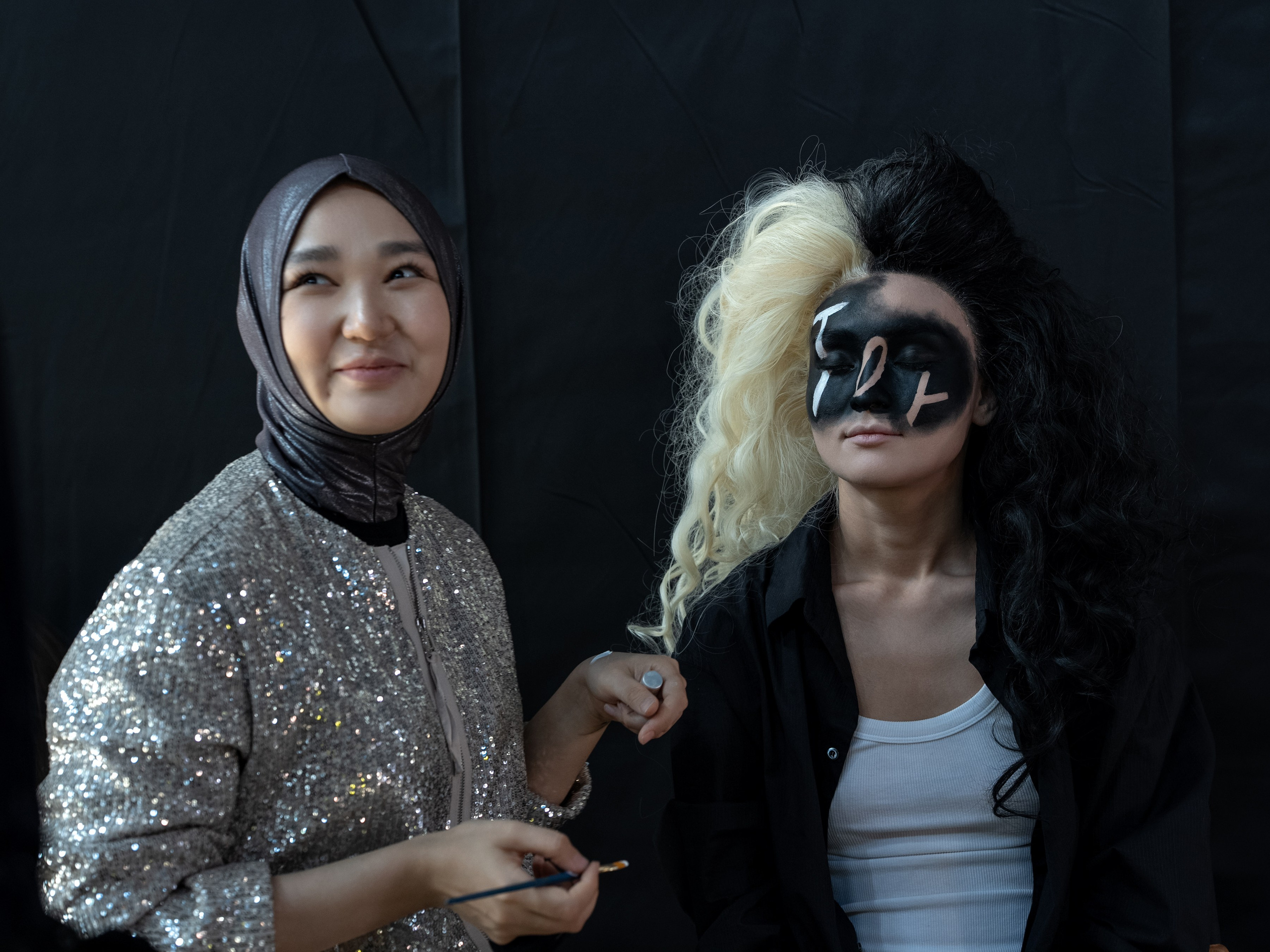 Visa Fashion Week Almaty Pre-Fall 2026 April Backstage Day 2. Сайт Алматинского НЮ АРТ, будуар и фэшн фотографа Дениса Карпенко