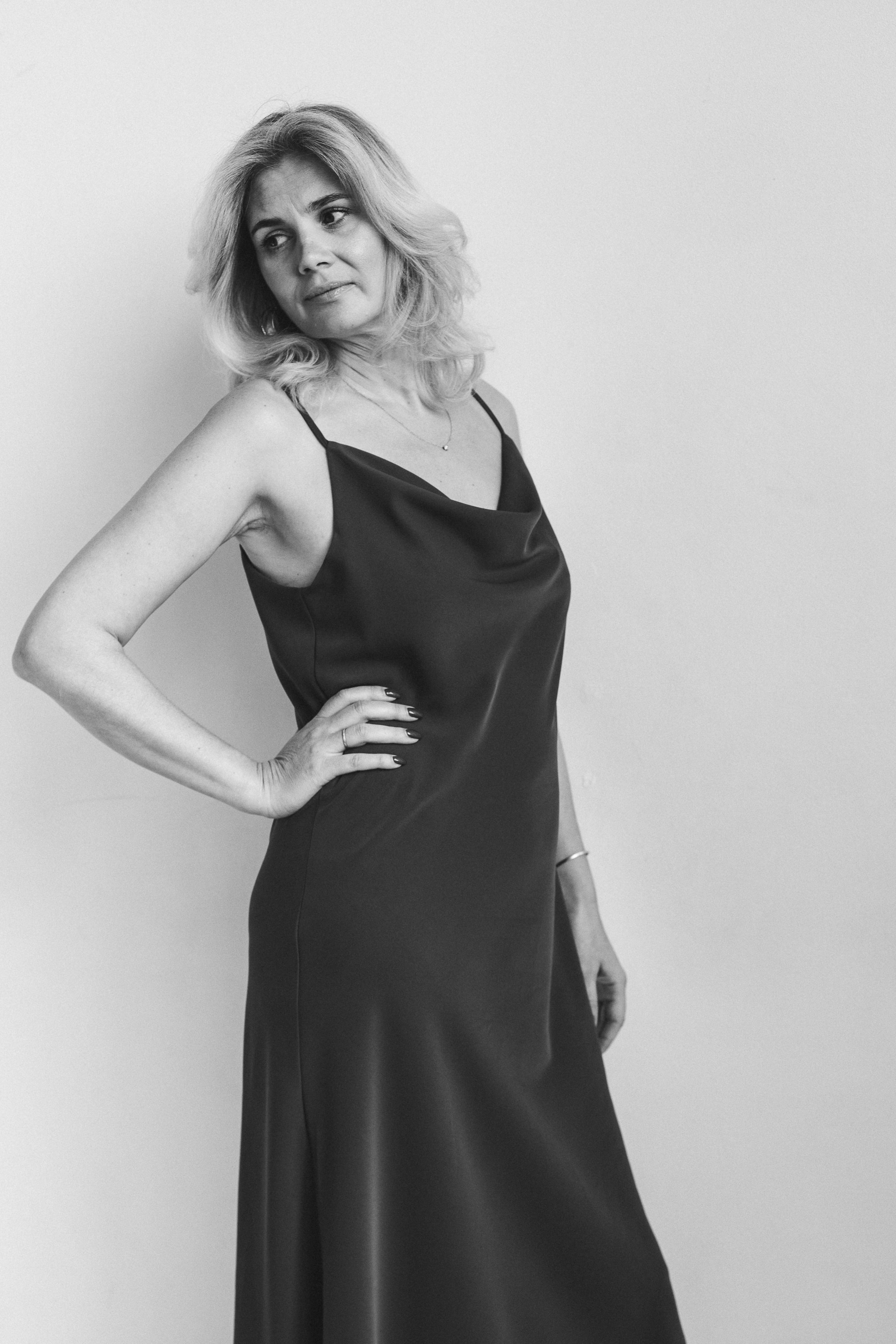 Индивидуальная студийная женская черно-белая фотосессия. Женский портретный фотограф в Нижнем Новгороде и Москве, Юлия Балашова