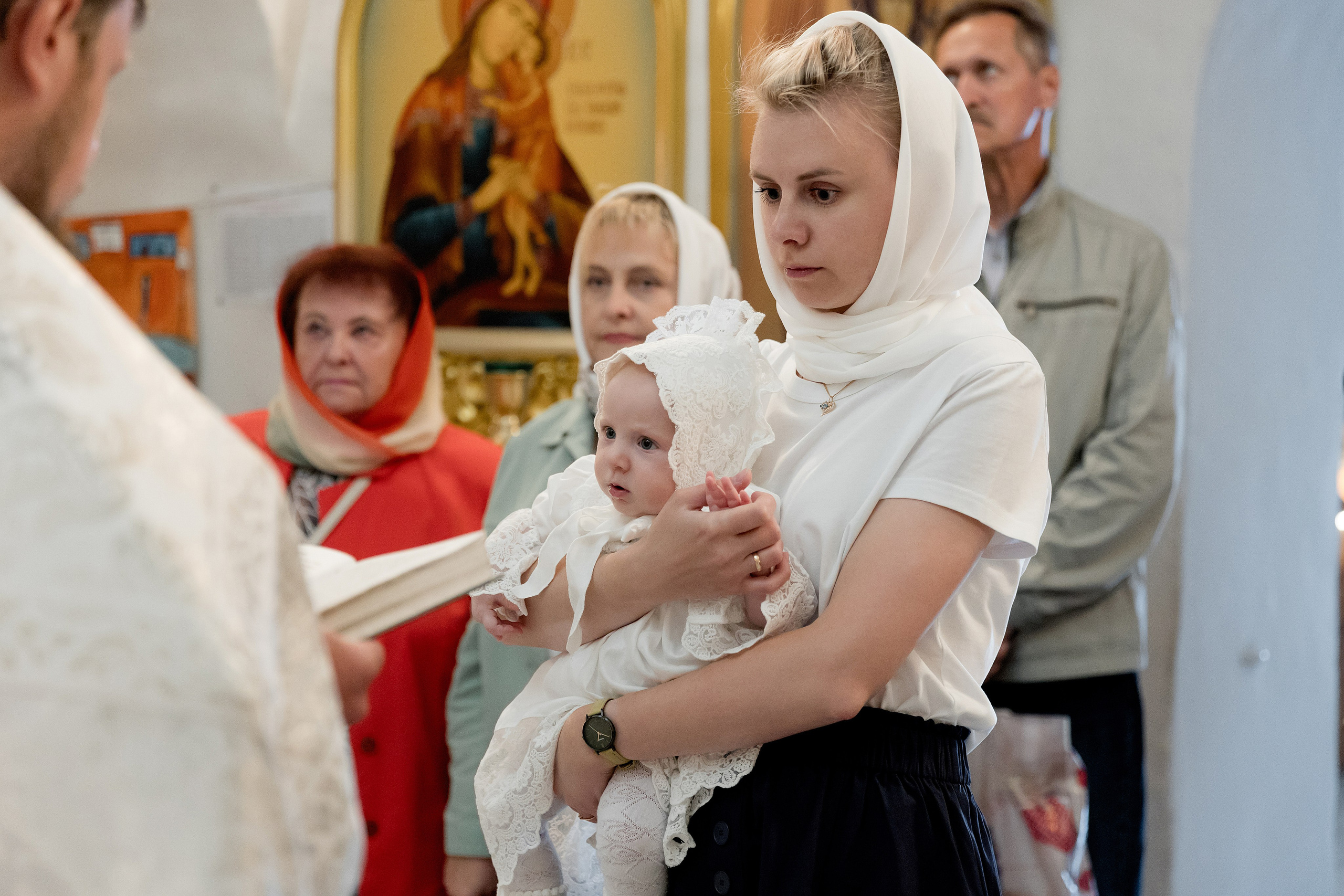 Крещение Агаты в Церкви Петра и Павла. Свадебный фотограф в Пскове и Санкт-Петербурге | Анна Голикова