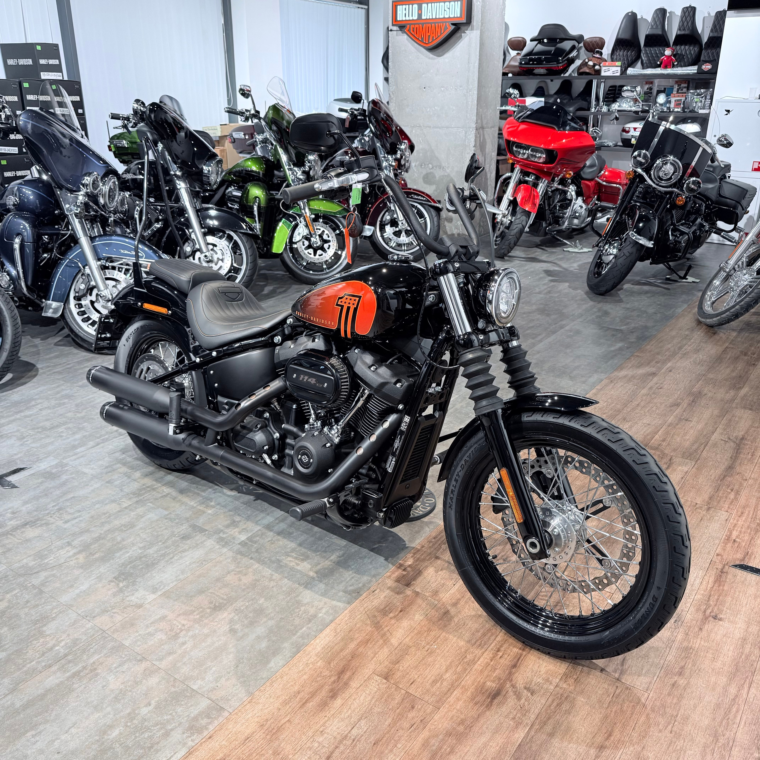 2021 Street Воb Вlack Ваjа Orаngе. Hello Davidson, Москва. Только хорошие мотоциклы…