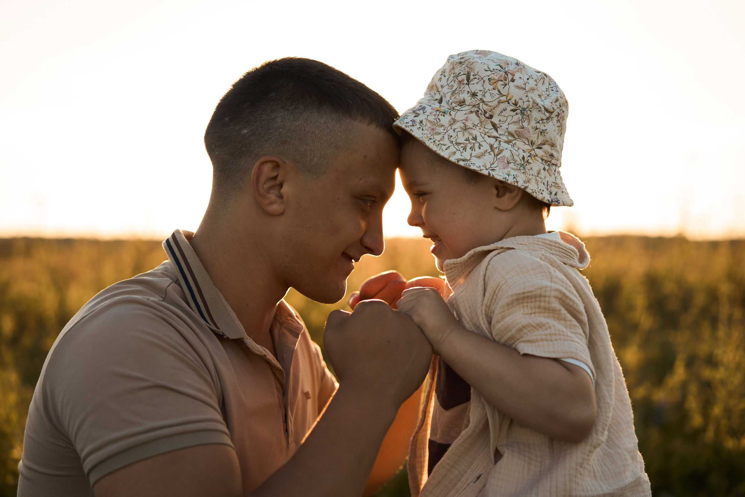 Семейная фотосессия на закате в поле😍. Фотограф Екатеринбург Кокшарова Александра