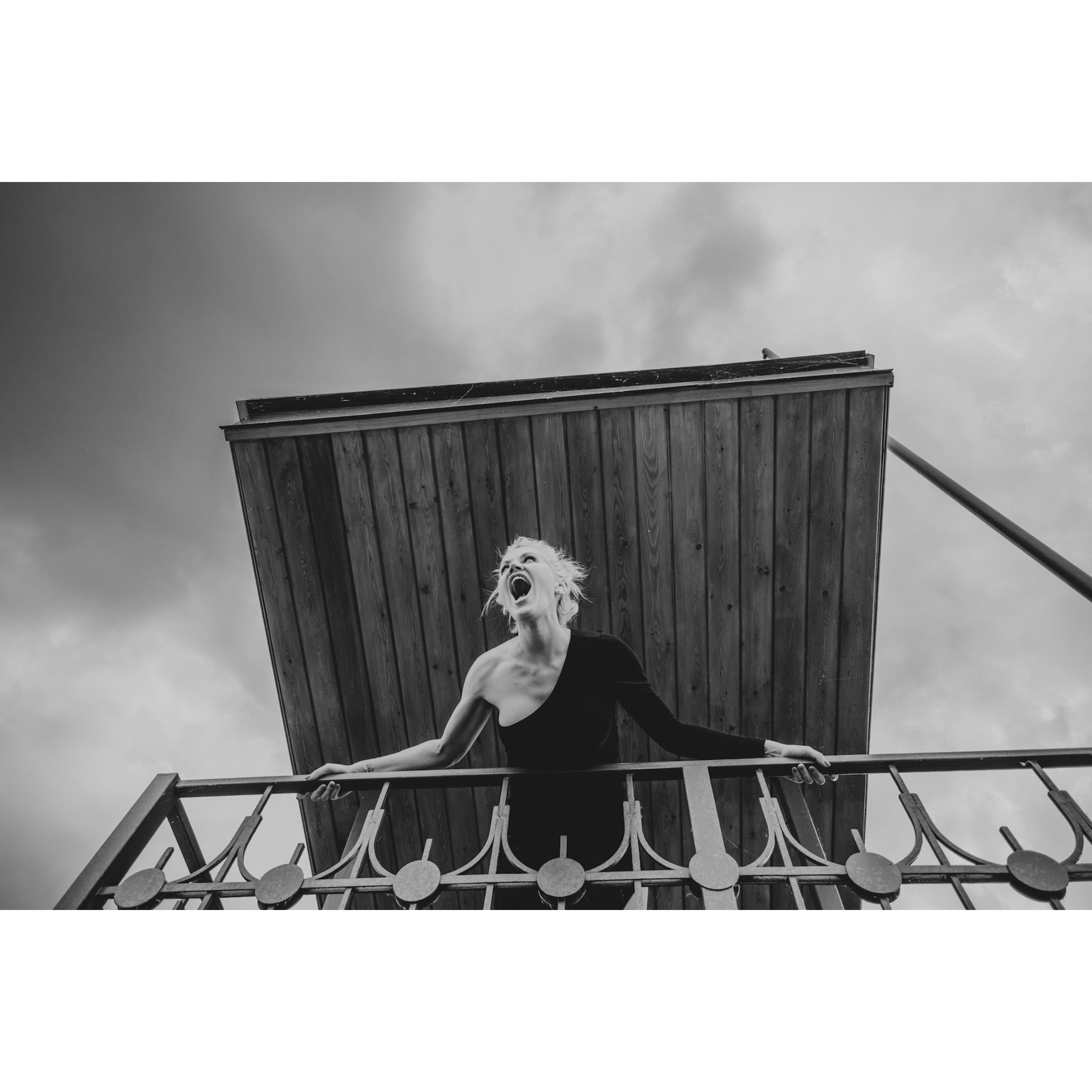 Катя вышла в платье