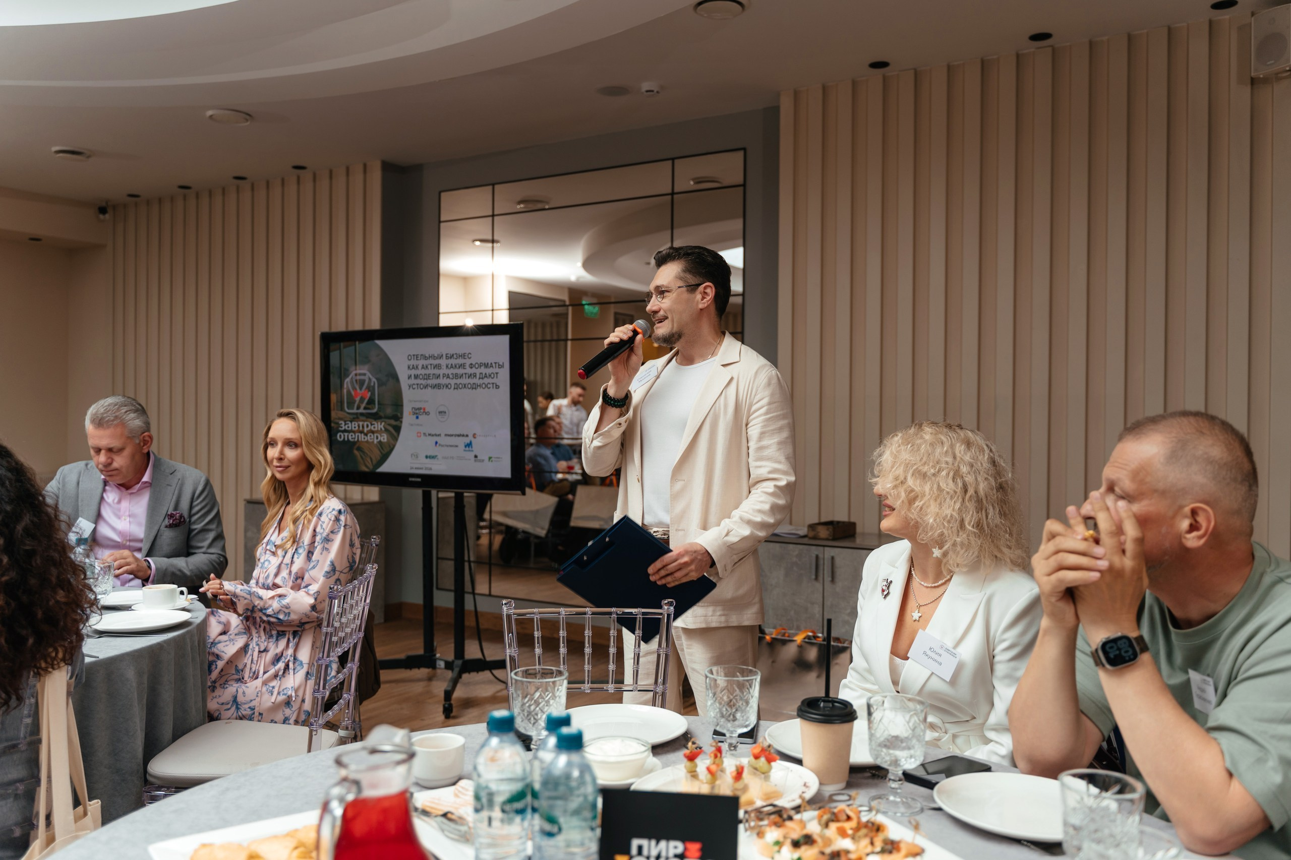 Завтрак отельера от USTA group. Контент для бизнеса, фотограф в Екатеринбурге Константин Брусницын