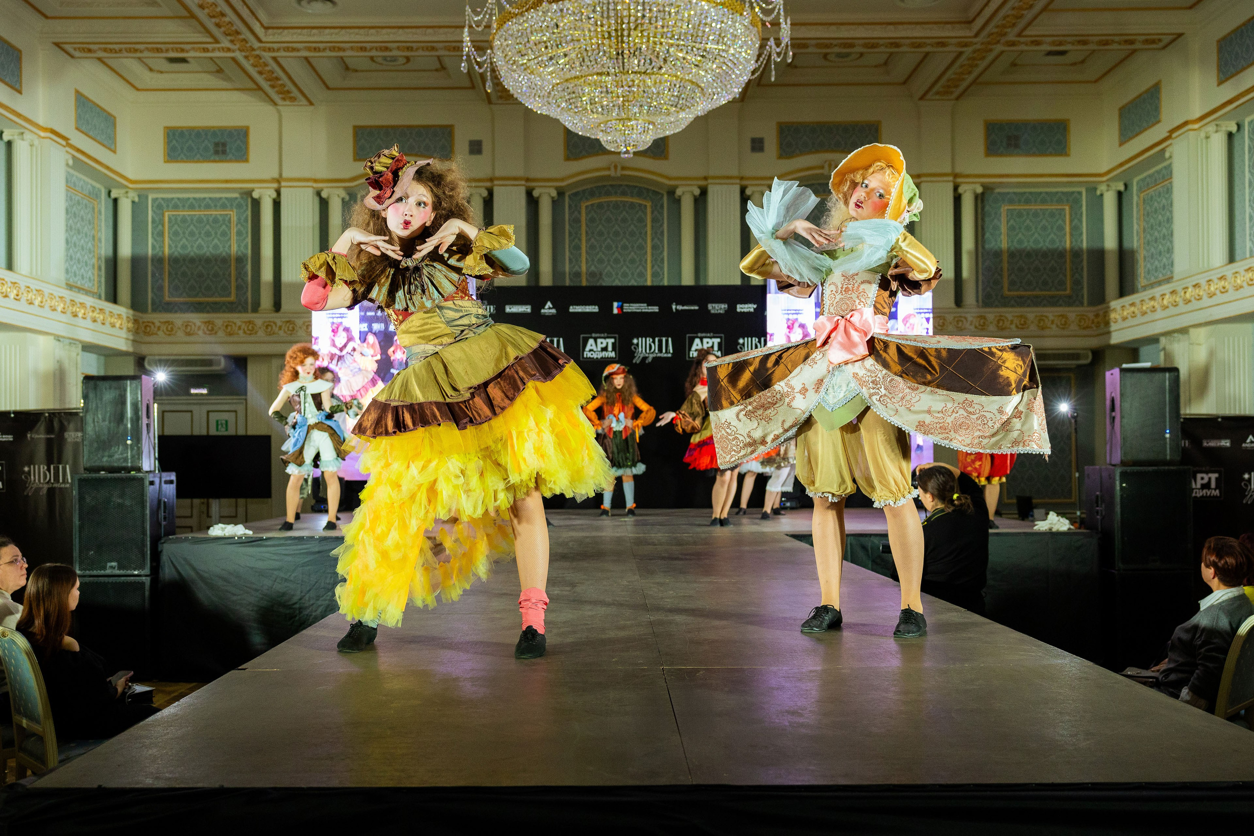 Арт-подиум «Цвета Удмуртии». Показ мод [25/10/24]. Фотограф Виноградов Константин