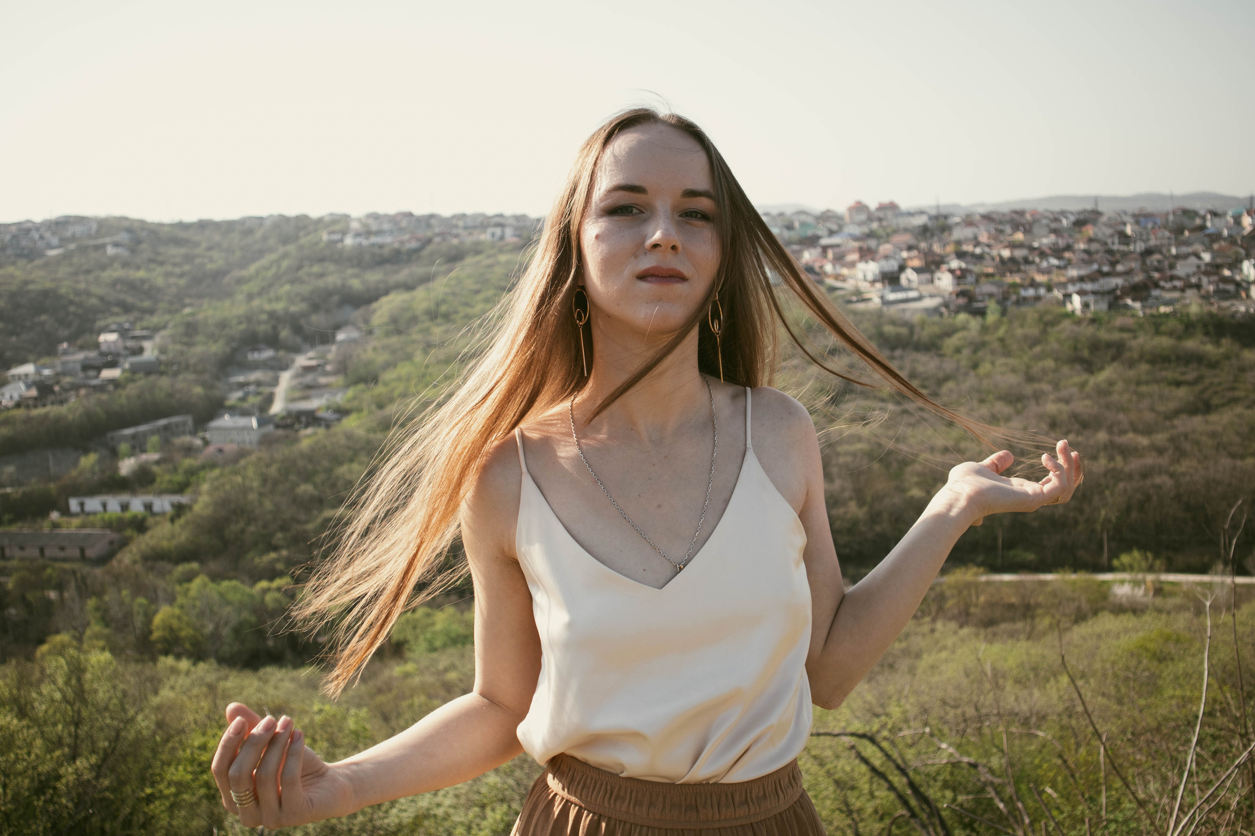 «Деревья шепчут, горы молчат». Уличный фотограф Города N