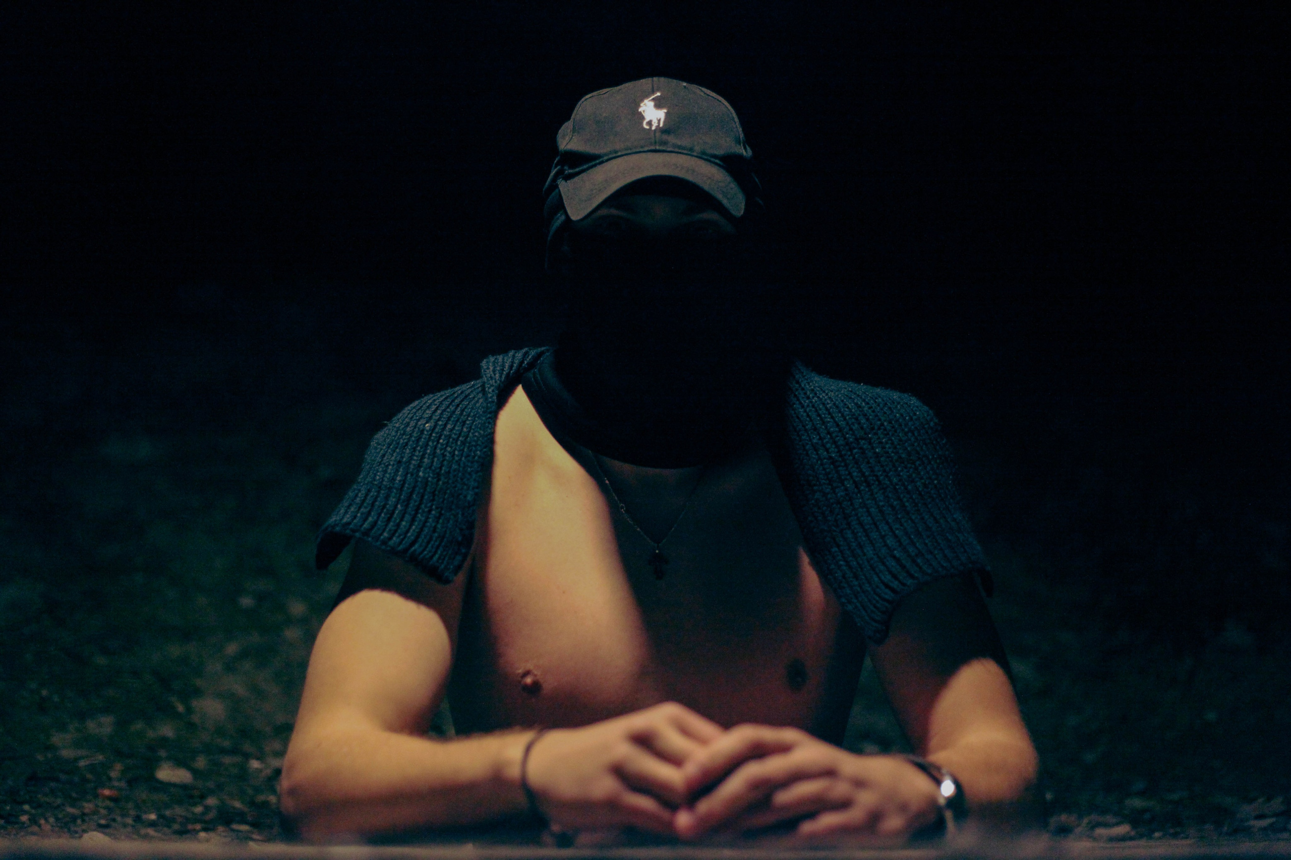 «Затянутая тишина: воспоминания прошлой жизни». Уличный фотограф Города N