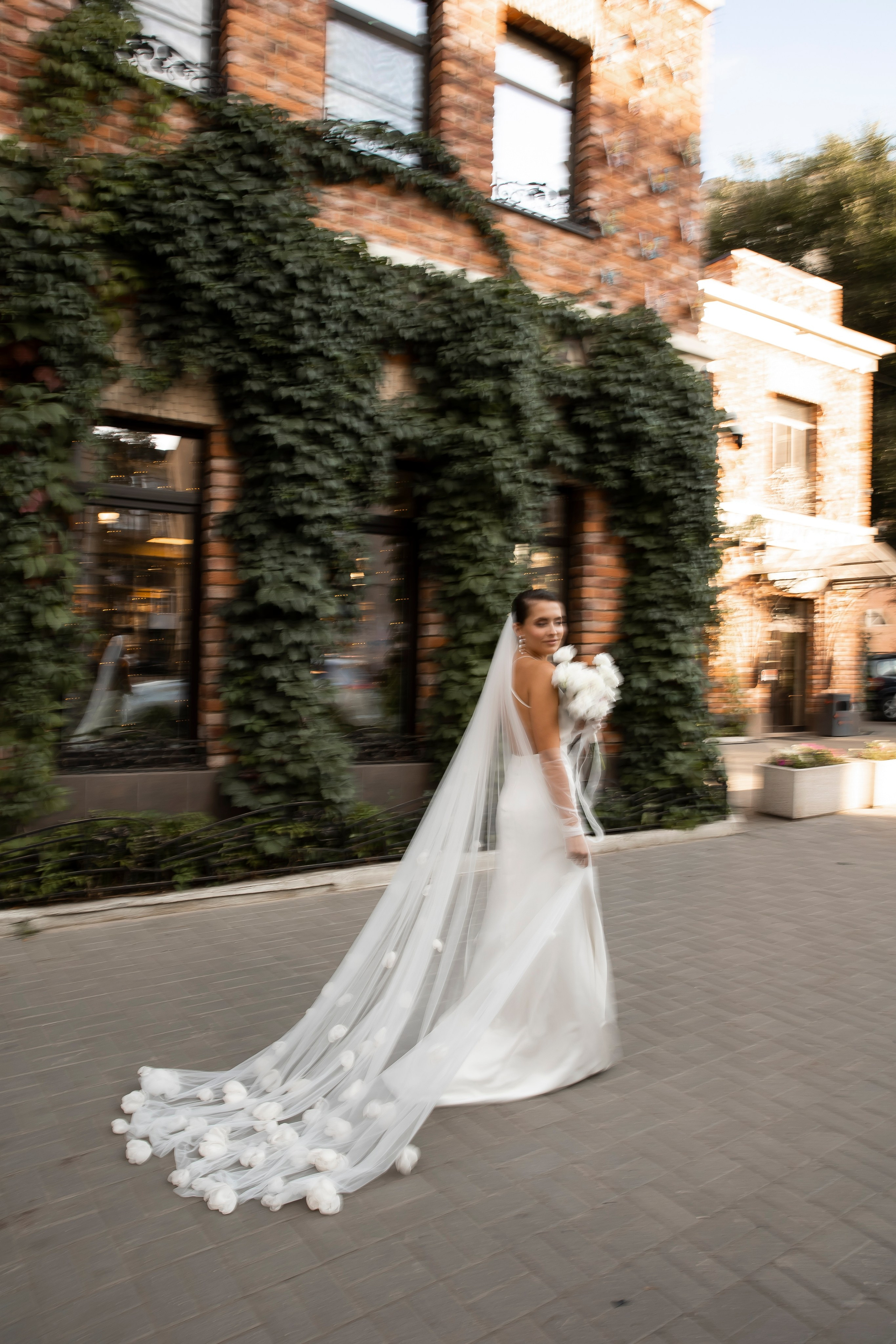 Ксюша. Я Ира и я фотографирую свадьбы более 10 лет