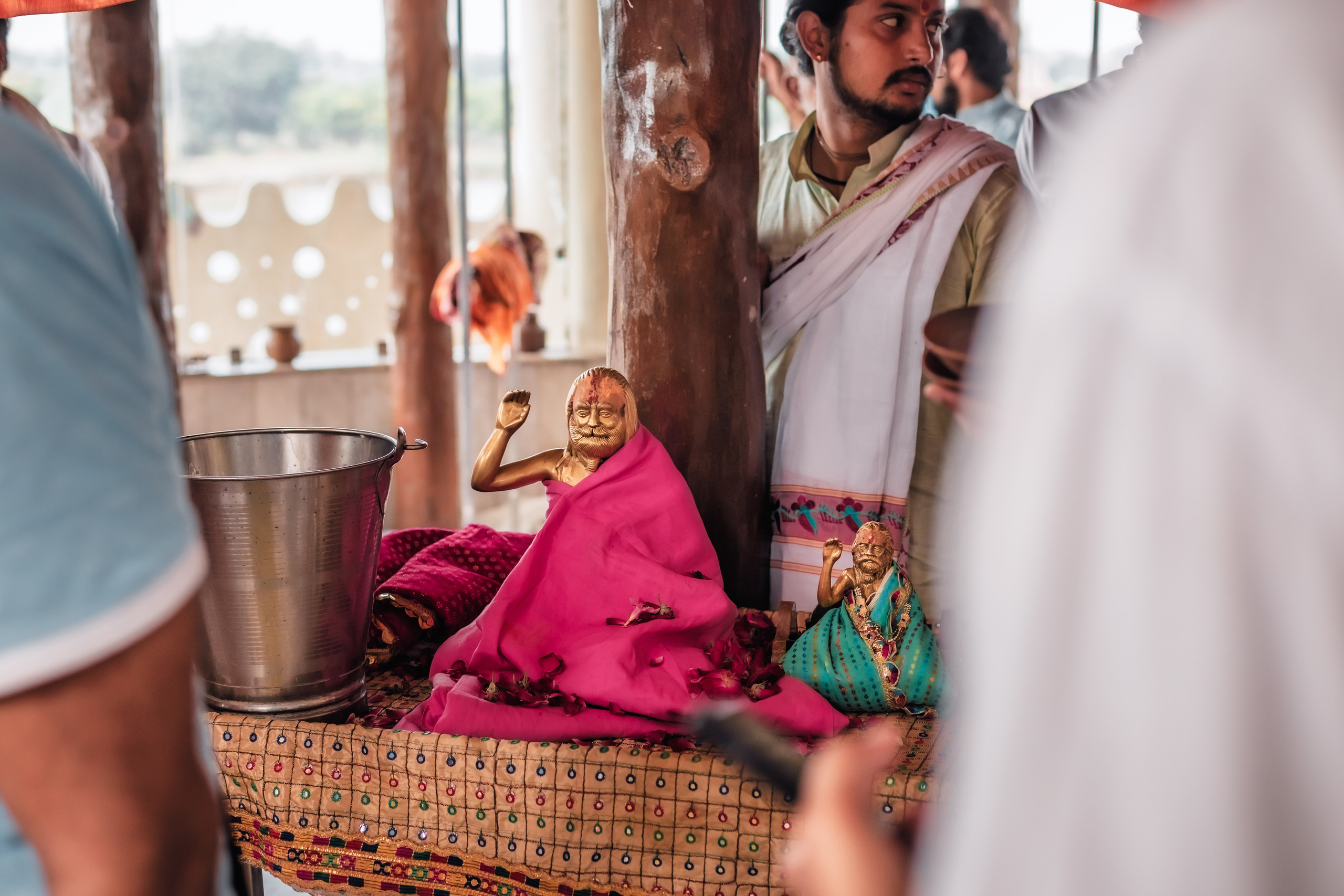 Abhisheka Devraha Baba on Sri Devdas ji maharaj bd. Mariam Bagdasaryan