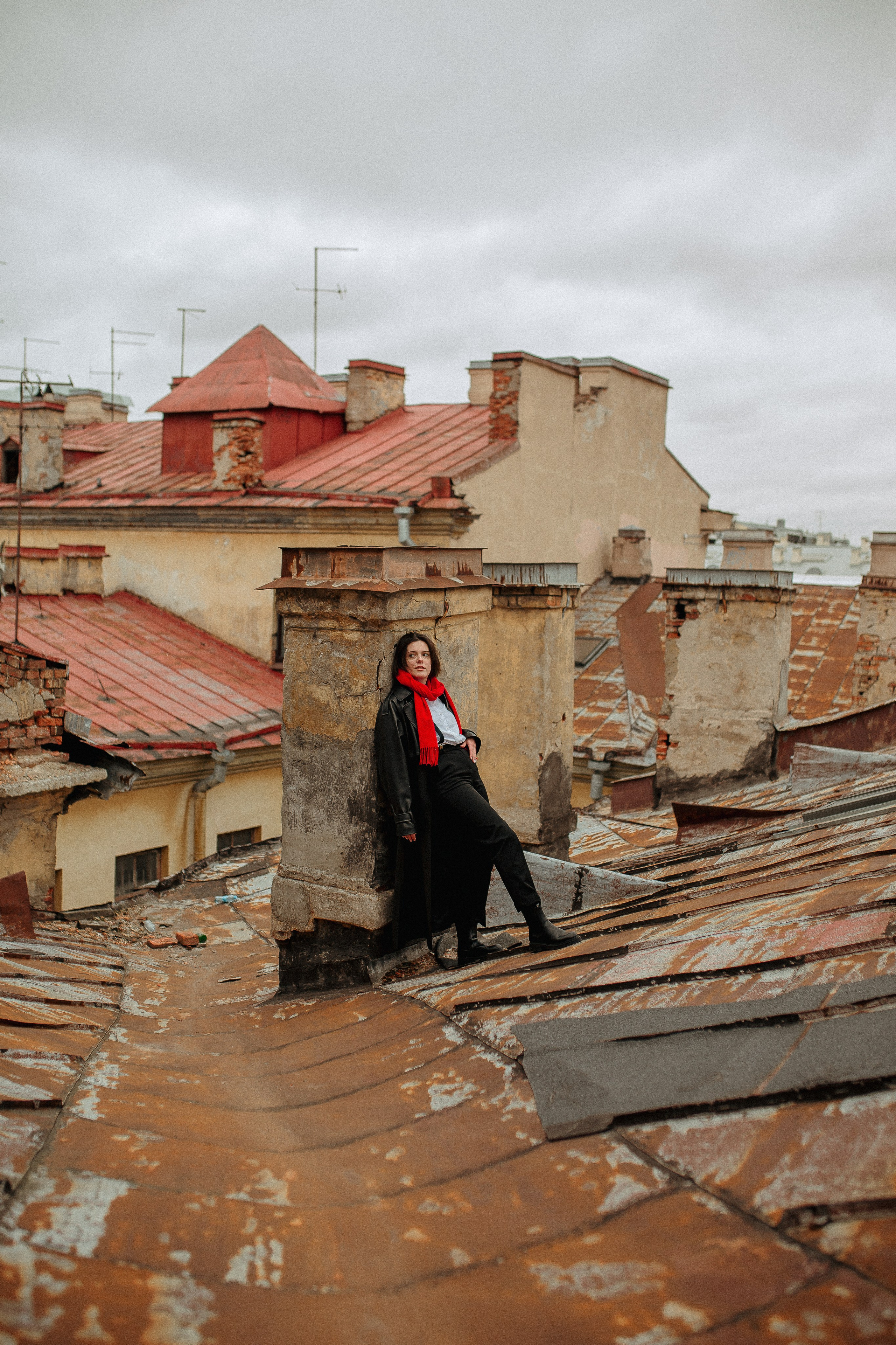 Анна на крышах Питера. Семейный и Свадебный фотограф в Санкт-Петербурге Плохая Екатерина