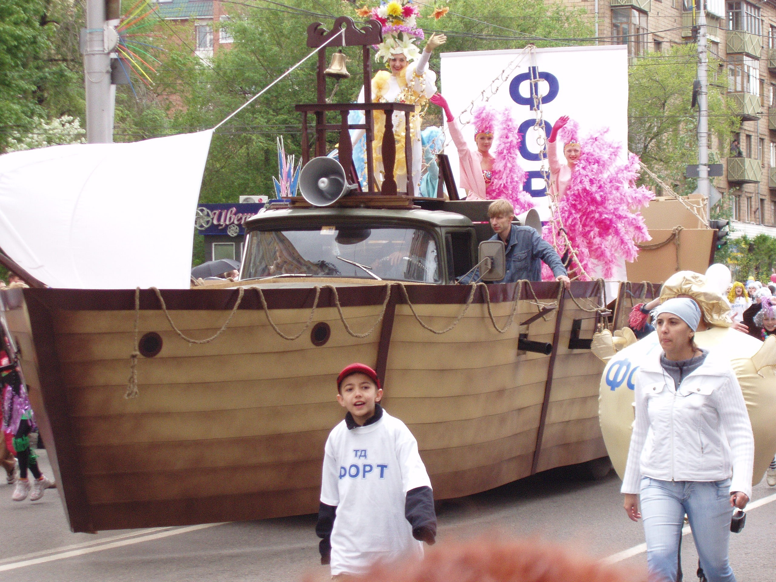 Дома, карнавал 04.06.2005. Семейный, Свадебный фотограф СПБ Питер— Романова Екатерина