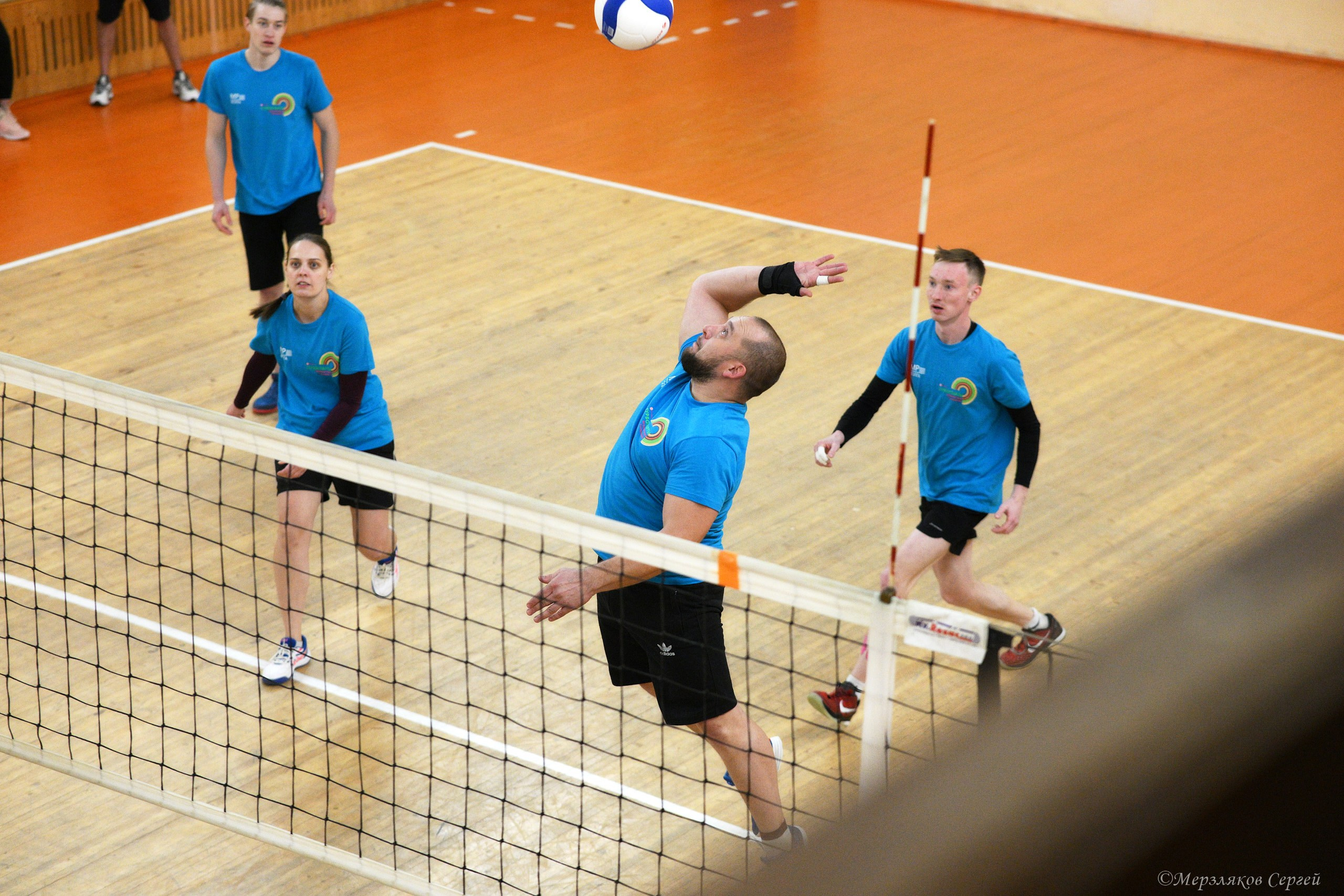 Новогодний турнир по волейболу. Ижевск. 15.12.2023. Спортивный репортажный фотограф в Ижевске Сергей Мерзляков