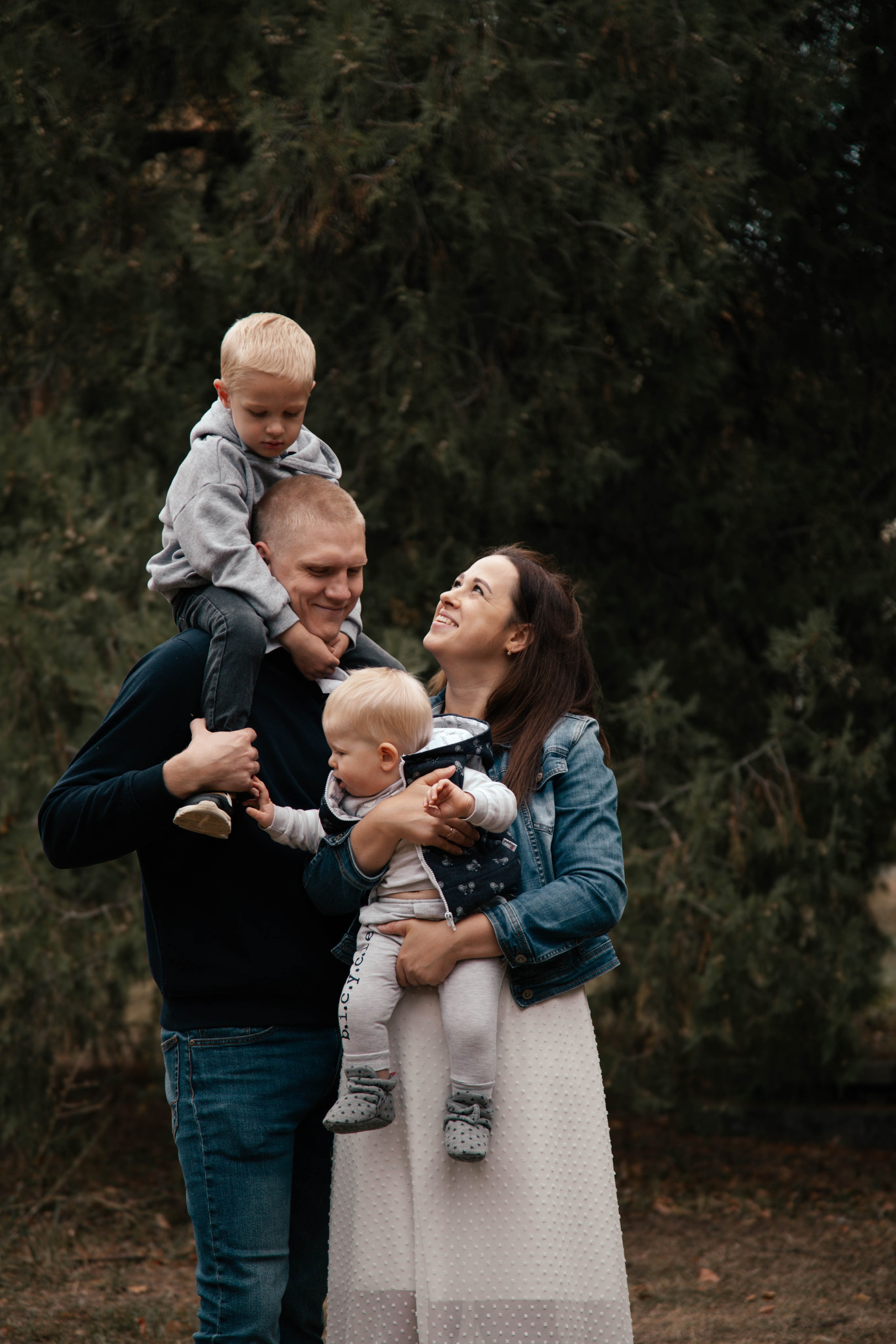 Семейная прогулка в роще. Семейный и детский фотограф Ксения Батищева