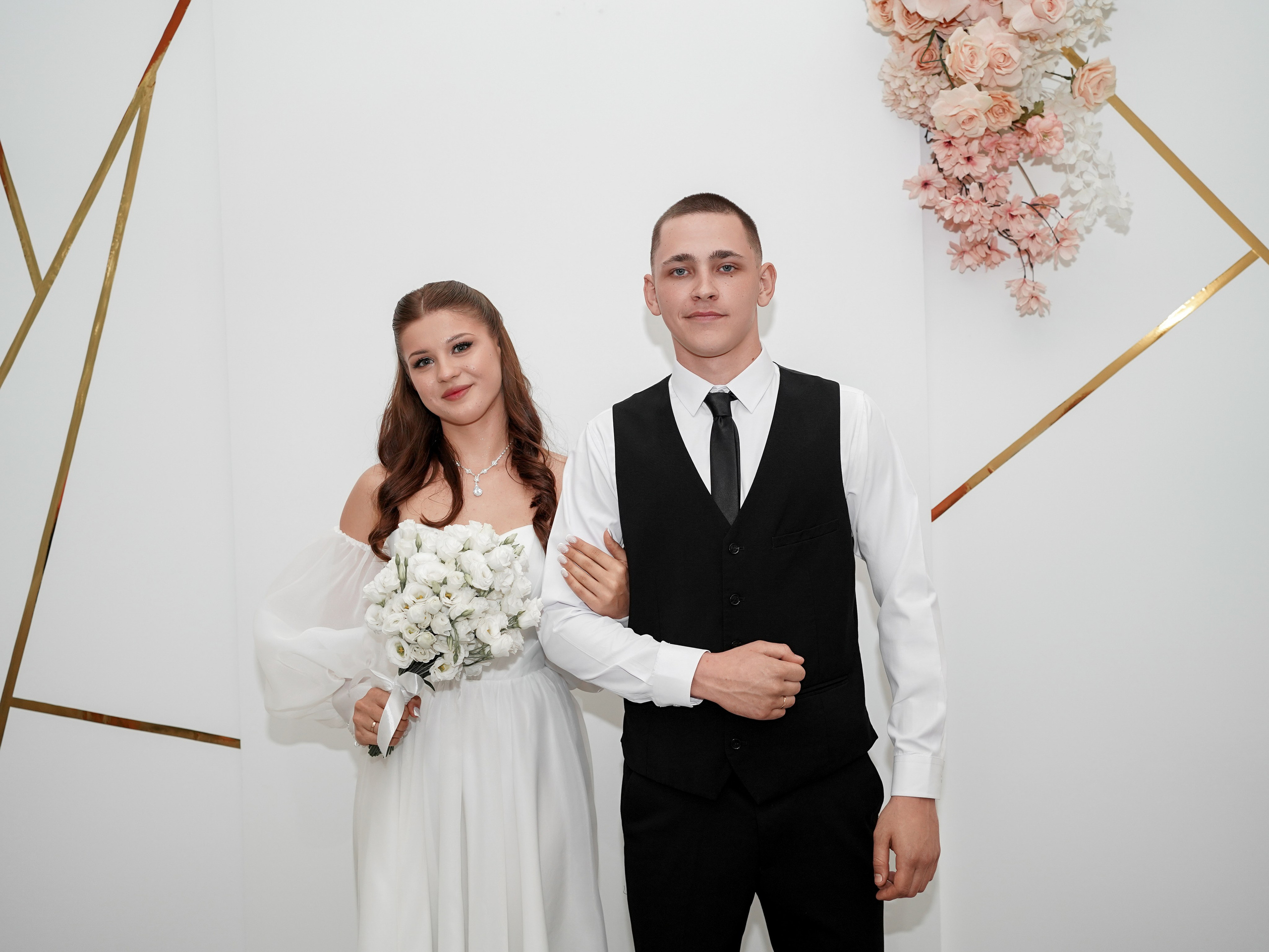 Свадебная фотосессия в Пролетарском ЗАГСе. Свадебный фотограф в Ростове-на-Дону. Таинство Крещения и Венчания, семейные фотосессии. Алёна Чёботова