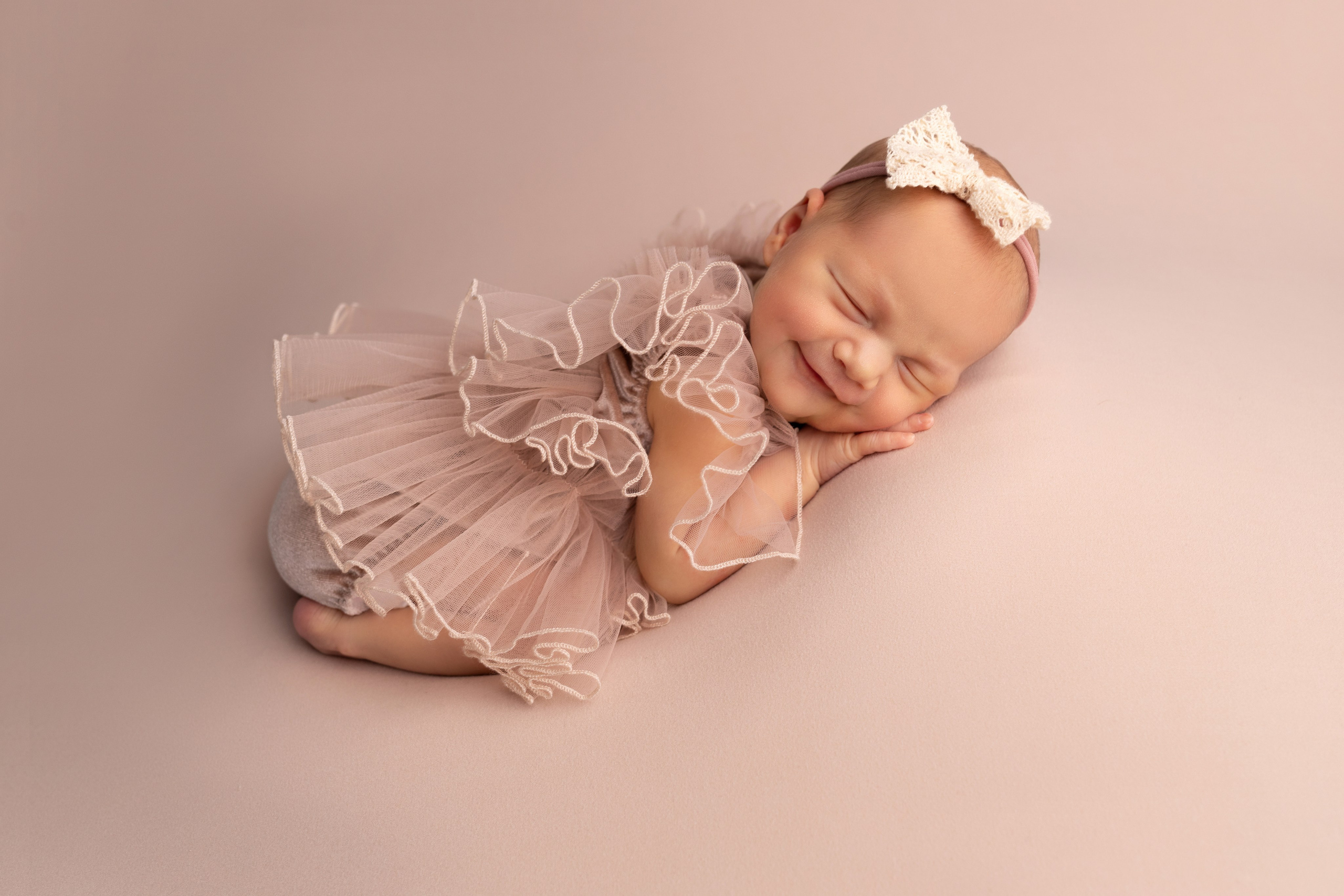 Классическая фотосессия малыша. Фотограф новорожденных малышей в Омске и Омской области Эльвира Камаева