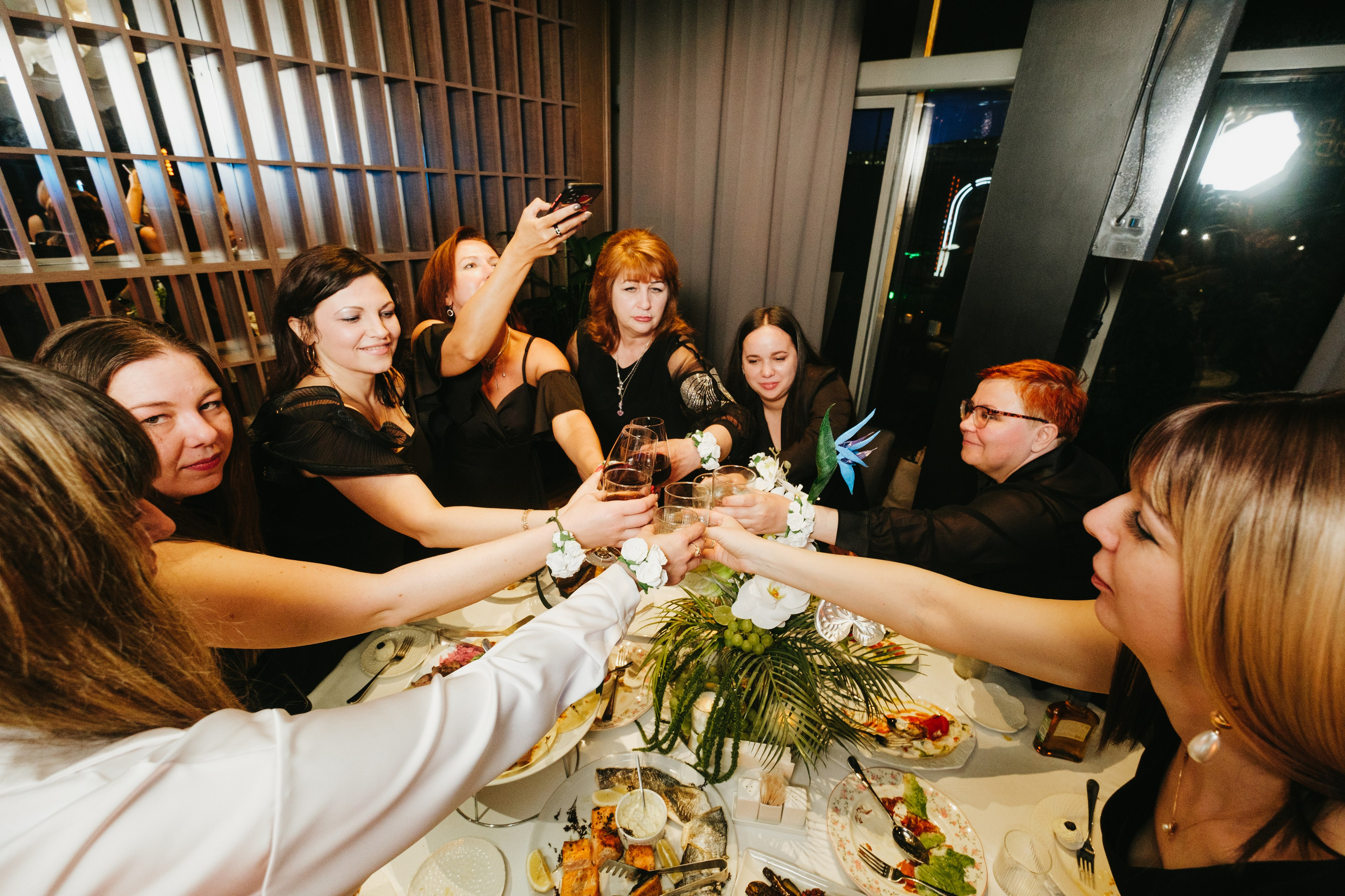 Корпоратив в Сириусу (Адлер) 10 лет компании. Свадебный фотограф Денис Ожигин в Краснодаре и крае. Эмоциональная и стильная съемка вашего дня