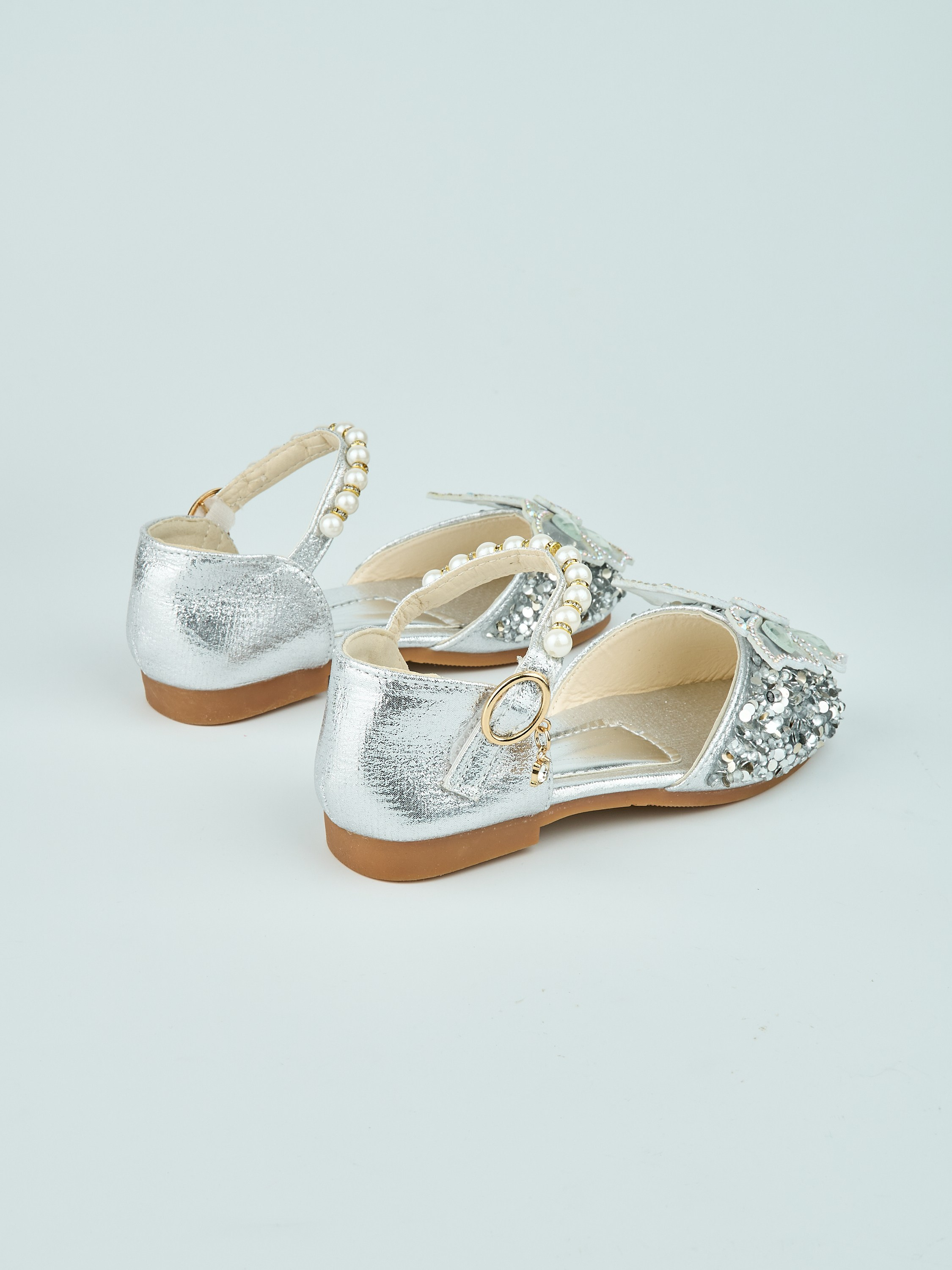 Каталожная фотосъёмка детских туфель для Wildberries