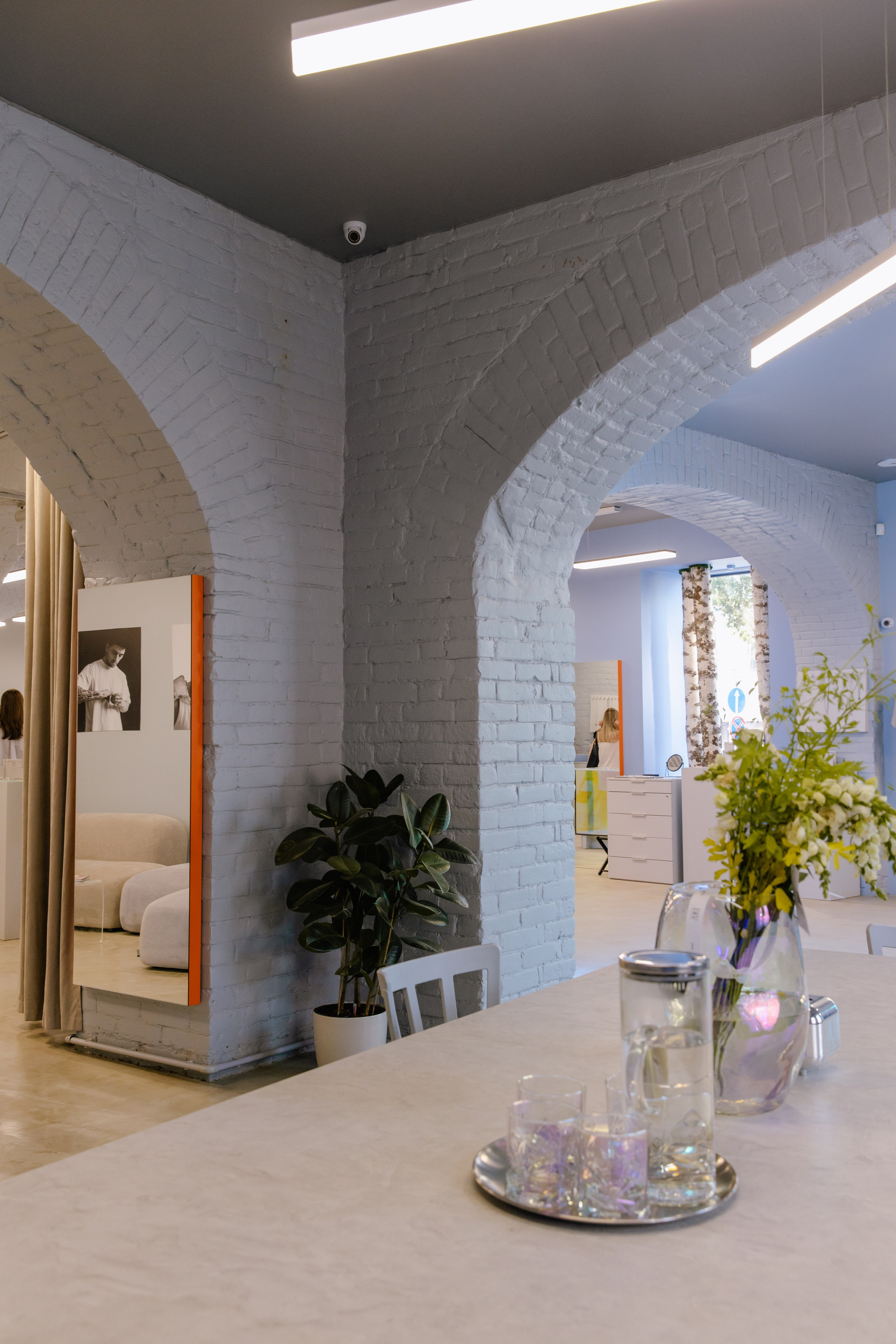 SBLESKOM ​Ювелирный салон Томск Ленина, 72. ГУДРУМ — Мебель на заказ в Томске | Кухни | Шкафы | Стулья и Столы