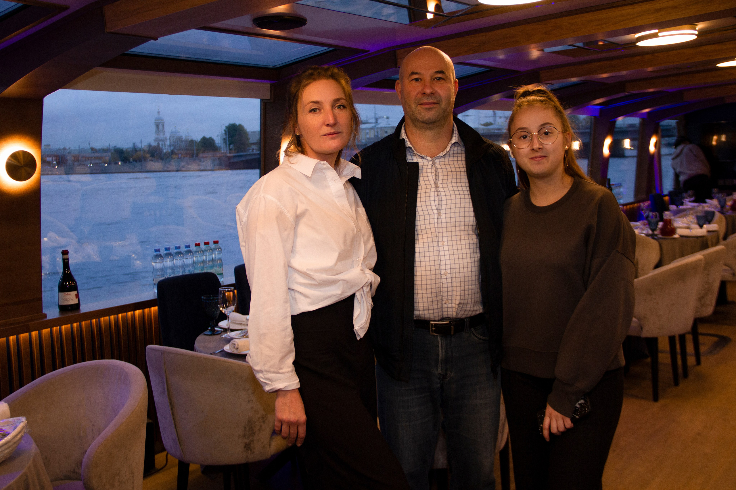 Съемка для сайта аренды катеров в Санкт-Петербурге, подготовка к свадебной прогулке по рекам и каналам. Фотограф в Санкт-Петербурге Смирнова Диана