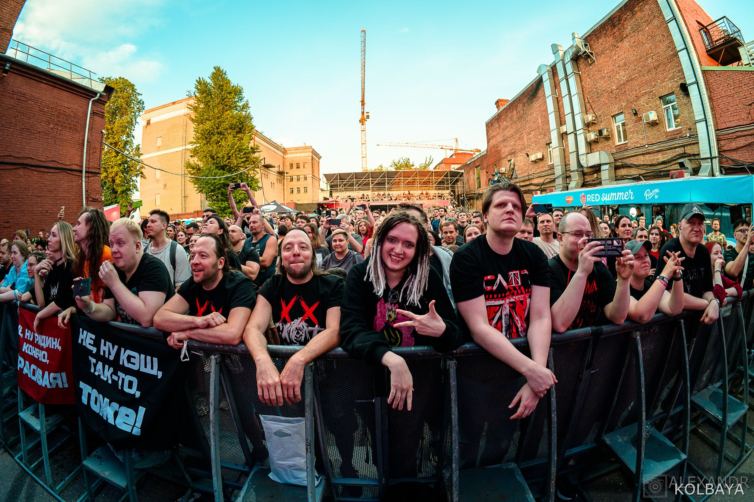 Фоторепортаж с концерта группы СЛОТ на Red Summer 2025. Концертный и театральный репортажный фотограф в Москве Александр Колбая