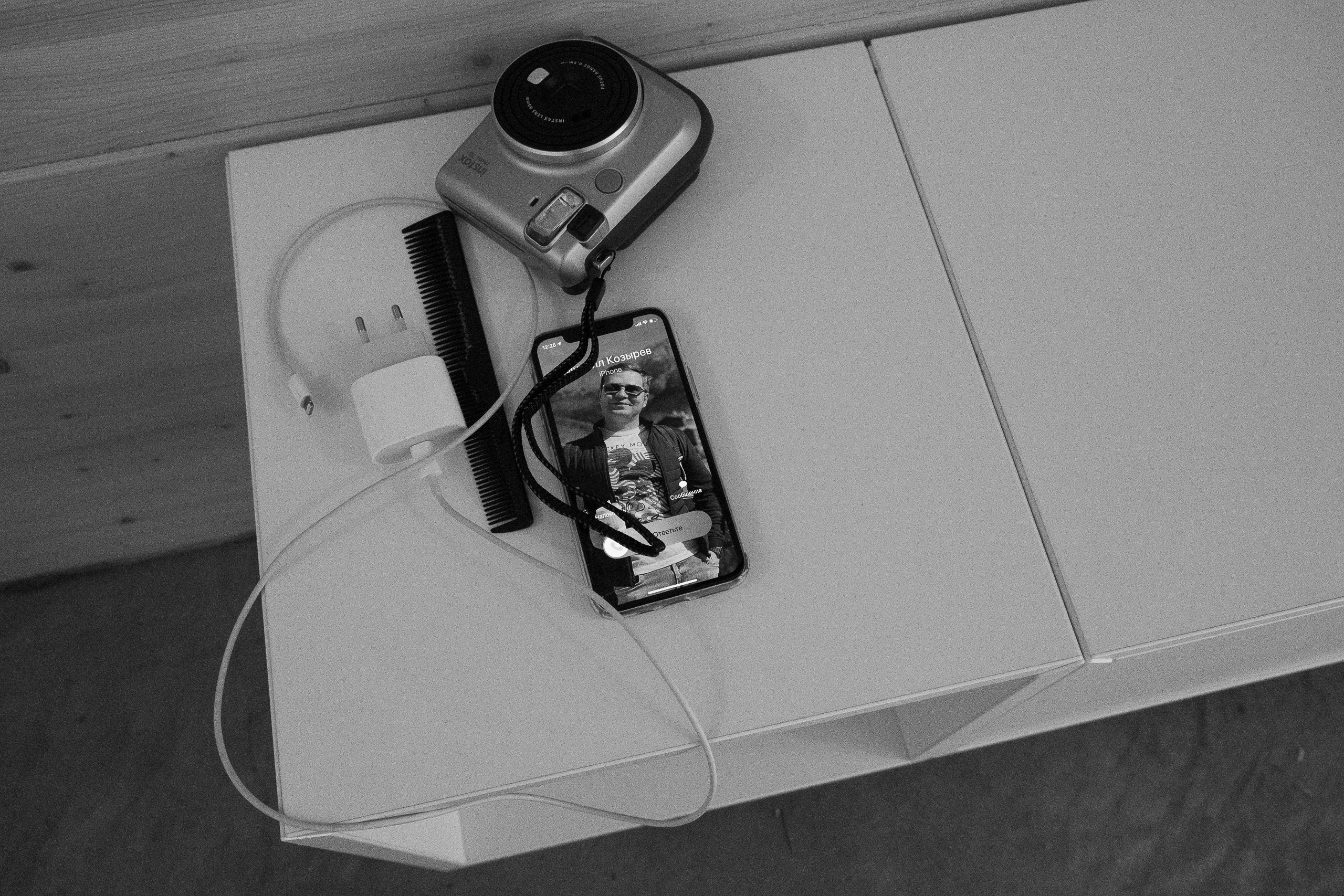 Свадебная съемка в лесном домике с видом на реку. Свадебный фотограф Элли Федосеева