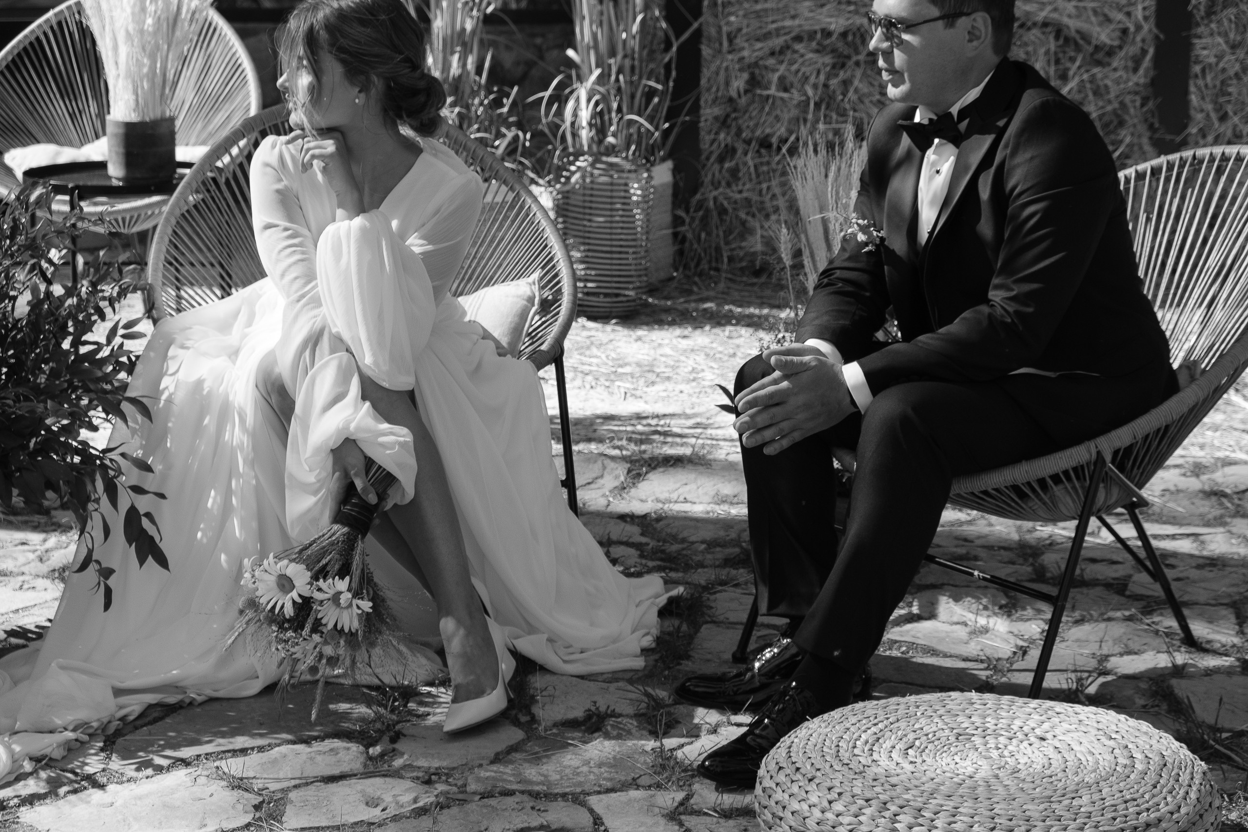 Свадебная съемка в лесном домике с видом на реку. Свадебный фотограф Элли Федосеева