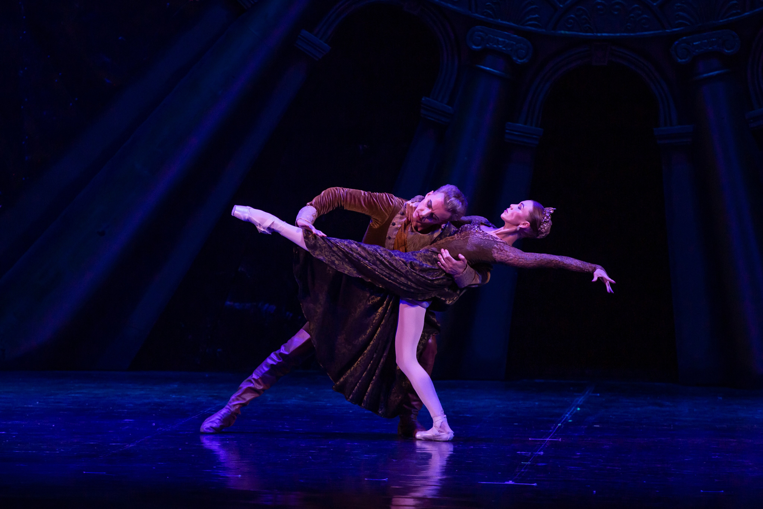 Русский Гамлет спектакль премьера Марийского театра оперы и балета в Зимнем театре г. Сочи. Фотограф в Сочи Юрий Шептаев