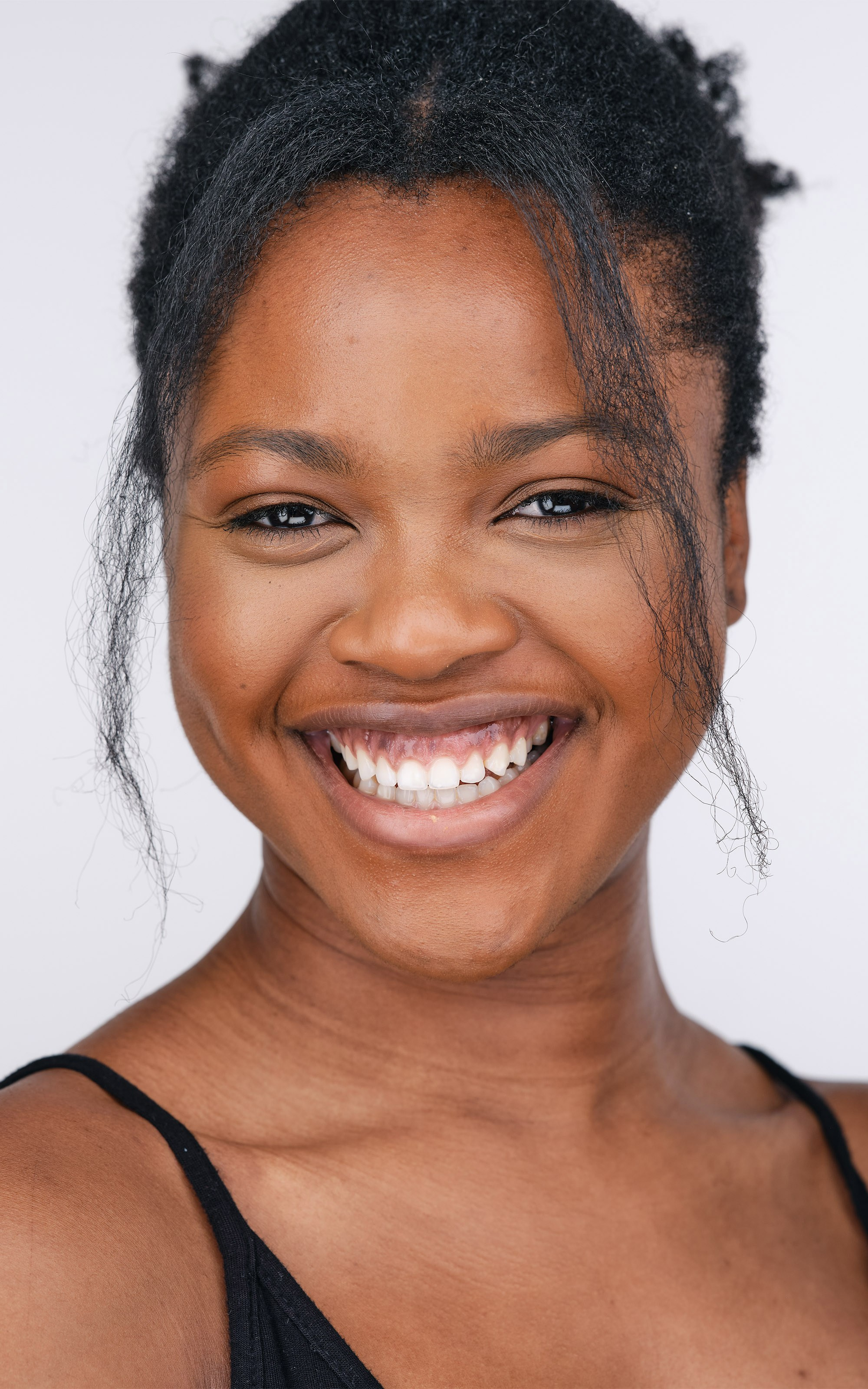 Headshot Retouching Services by ©ColorifyRetouch. AI Photo Retoucher and Image Restorer Zhanna Ognivo