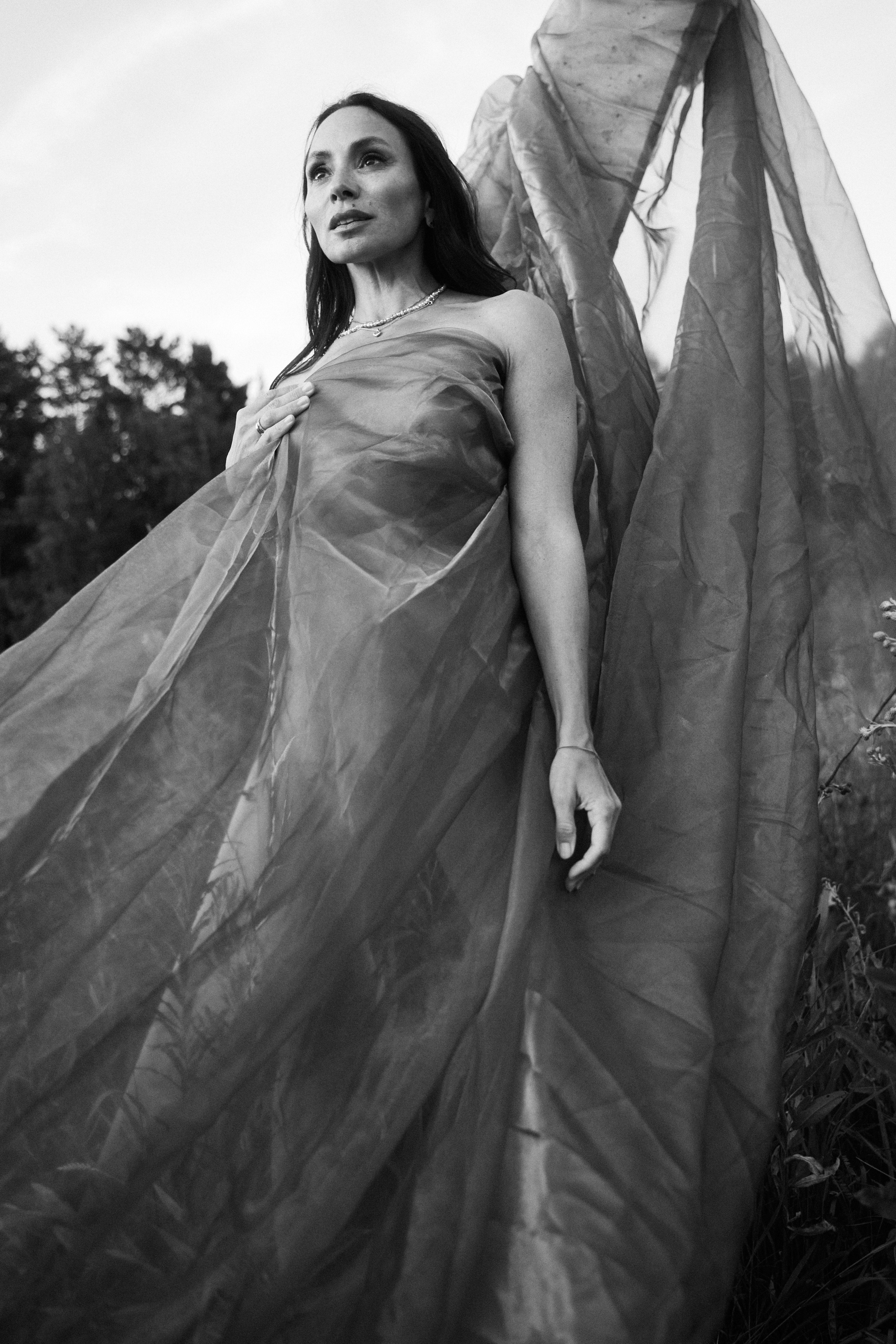 Eleonora in field. Главная