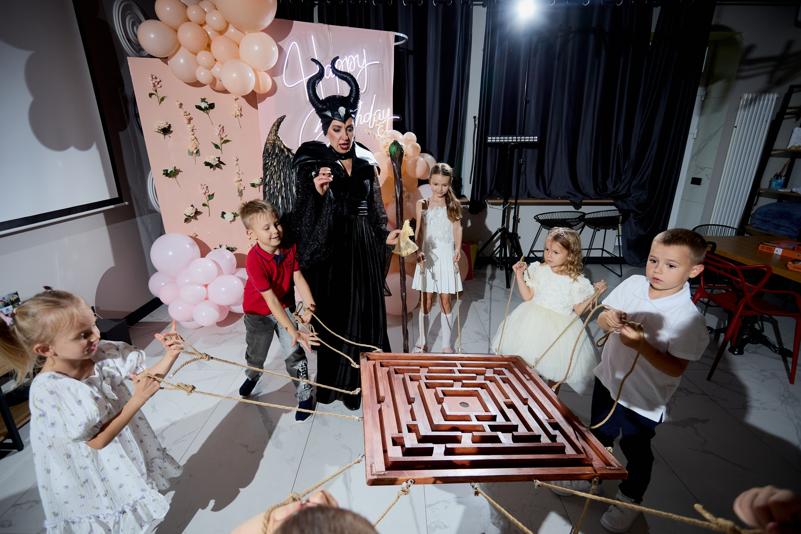 Малифисента и Тесла шоу. Свадебный фотограф Москва и Московская область Борисов Сергей