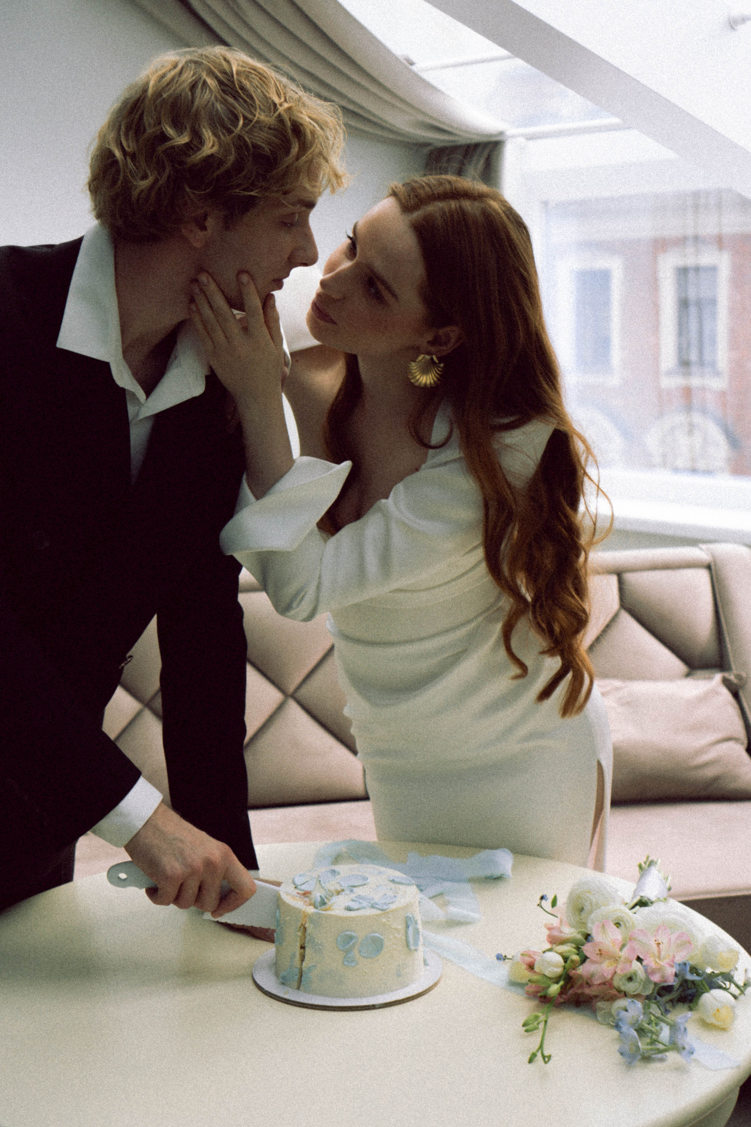 СВАДЕБНАЯ СЬЕМКА В ОТЕЛЕ. СБОРЫ ЖЕНИХА И НЕВЕСТЫ И ТАКЖЕ ТОР И ПОДГОТОВКА К ПРОГУЛКЕ. Профессиональный фотограф, Санкт-Петербург — Виктория Богомолова