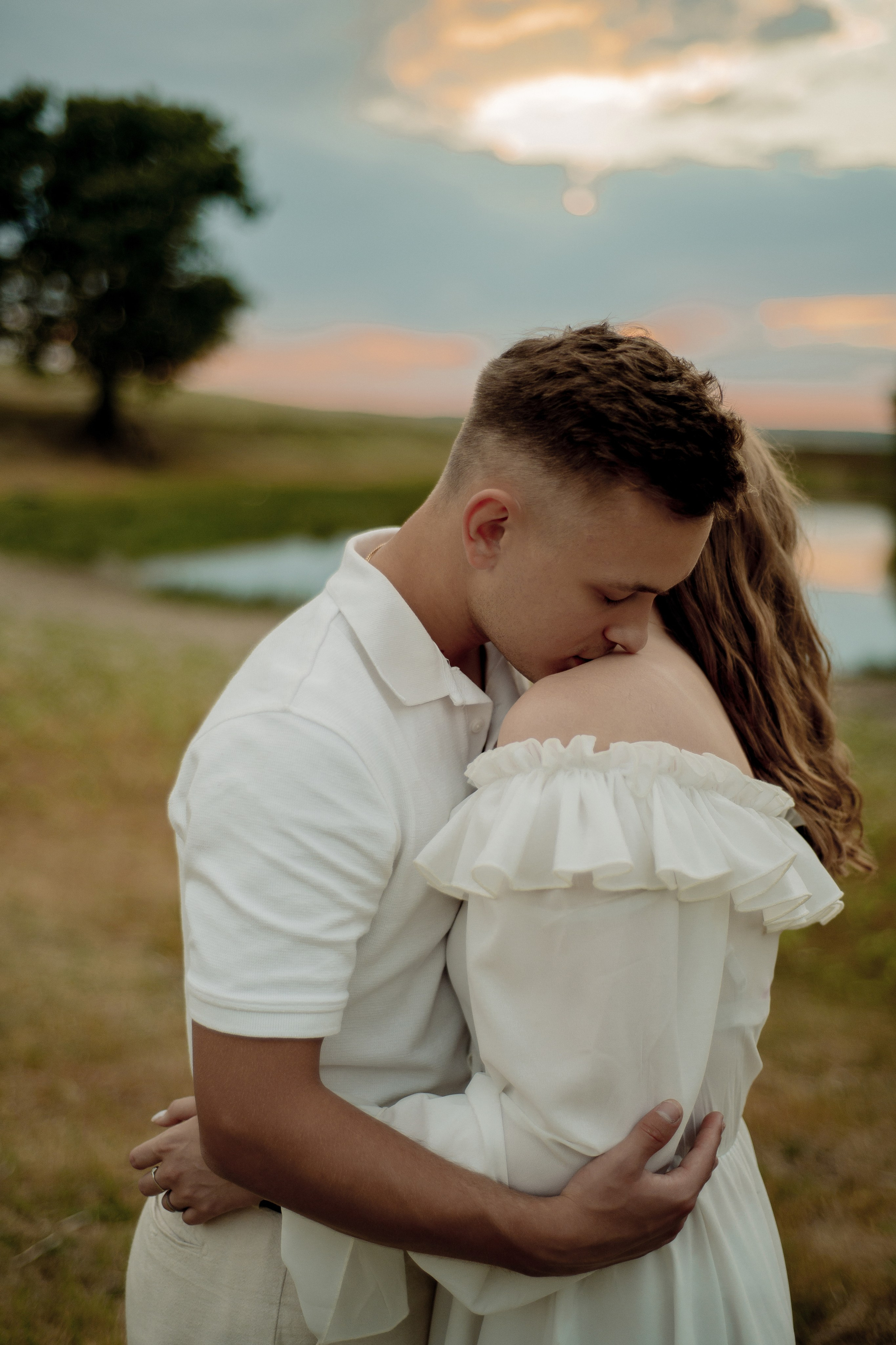 Любовь и желтые цветочки. Фотограф Мария Стрелкова