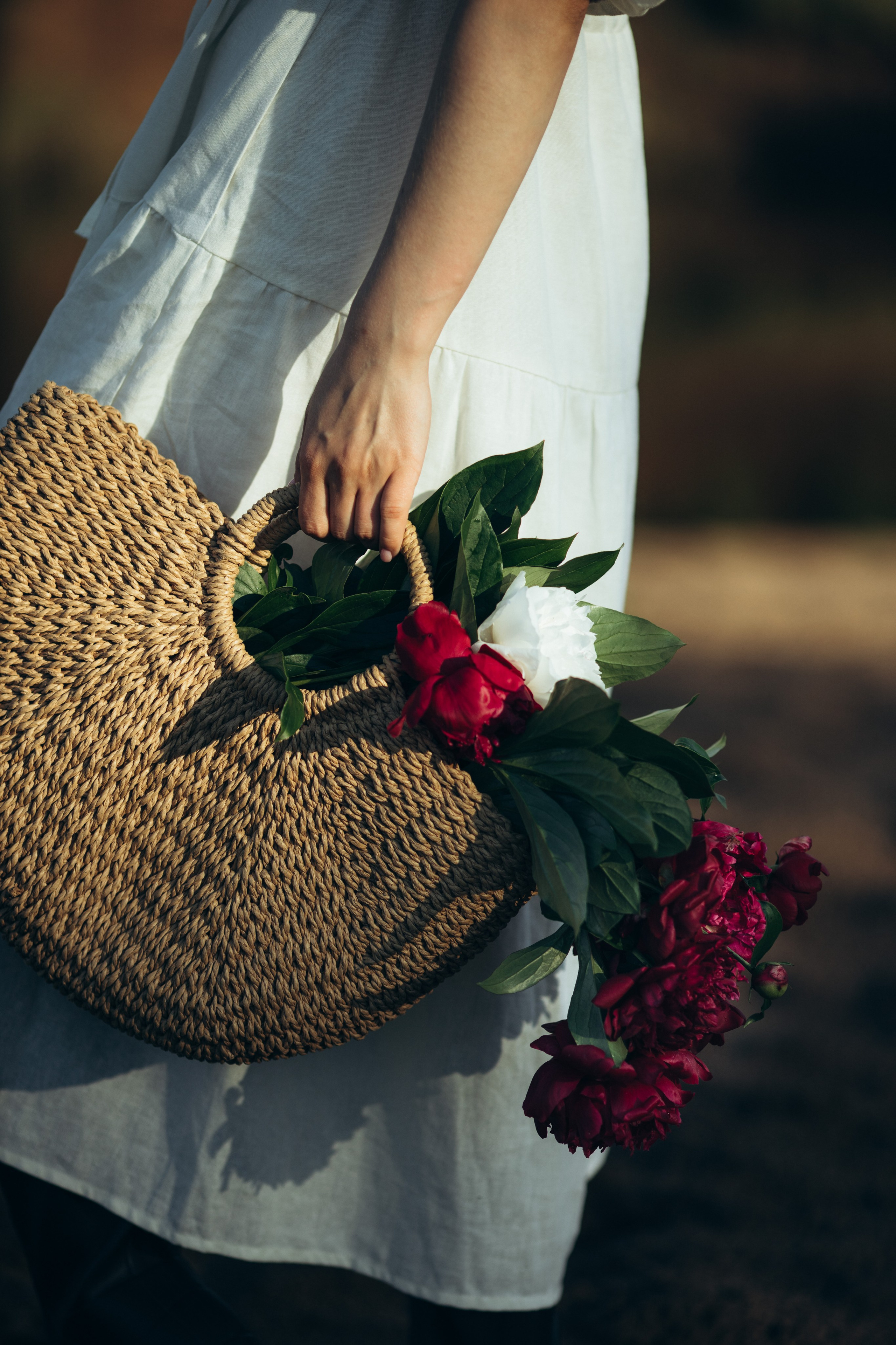 Тематический портрет у реки. Наталия Клевинскас портретный фотограф в Костроме