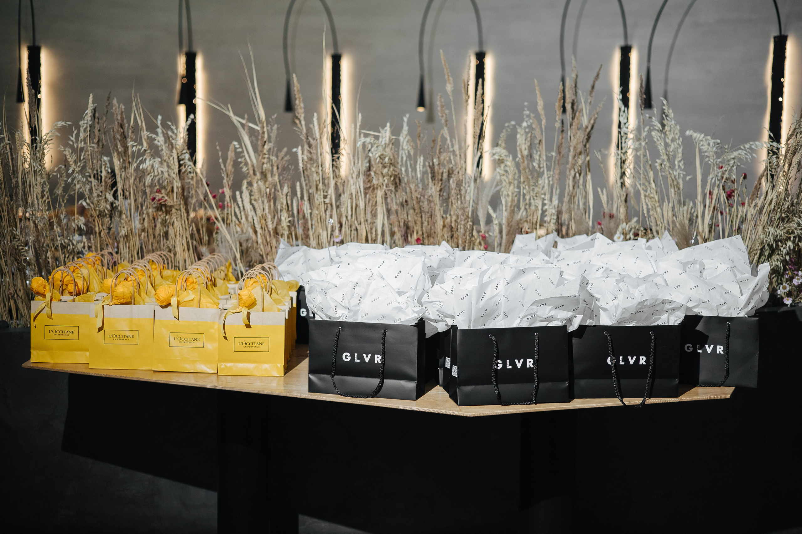 Презентация открытия магазина женской одежды GLVR в ресторане Fresco. Фотограф в Красноярске Надежда Воскресенская