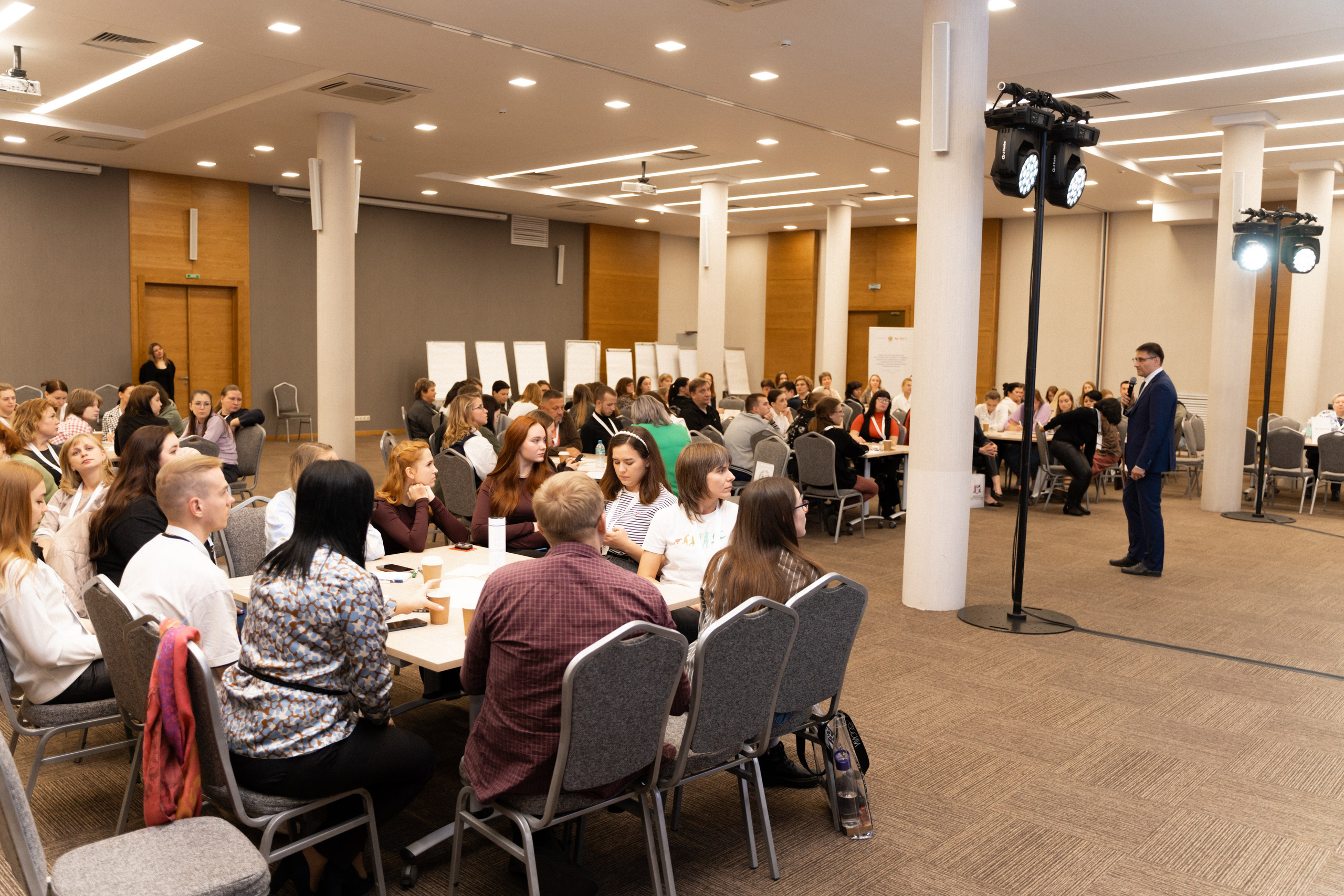 Окружной семинар в сфере профилактики от Росмолодежи в Амаксе 2024. Фотограф Надежда Погребняк | Рязань | Москва