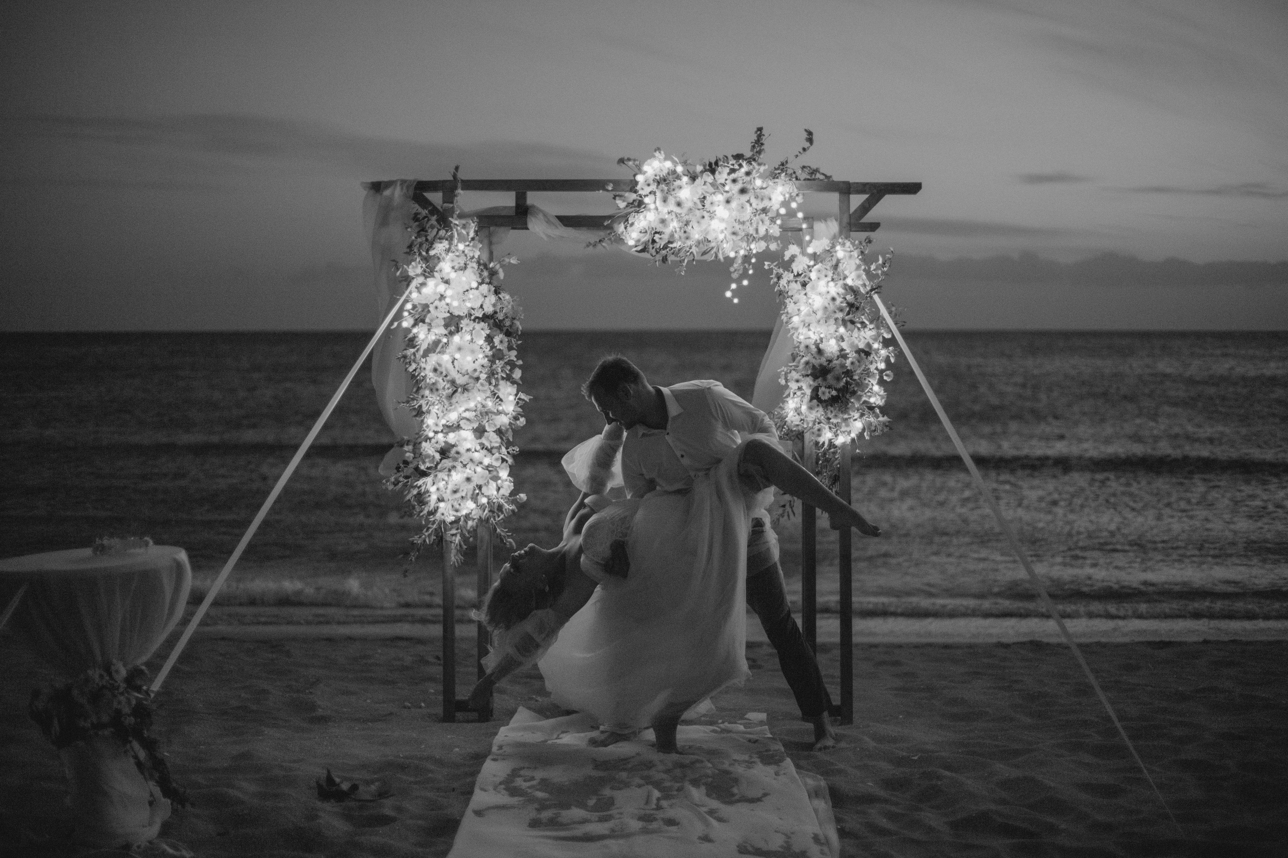 «Начало любви на побережье Поповки: история свадьбы, застывшая в кадре». Свадебный фотограф Мироманов Николай в Крыму