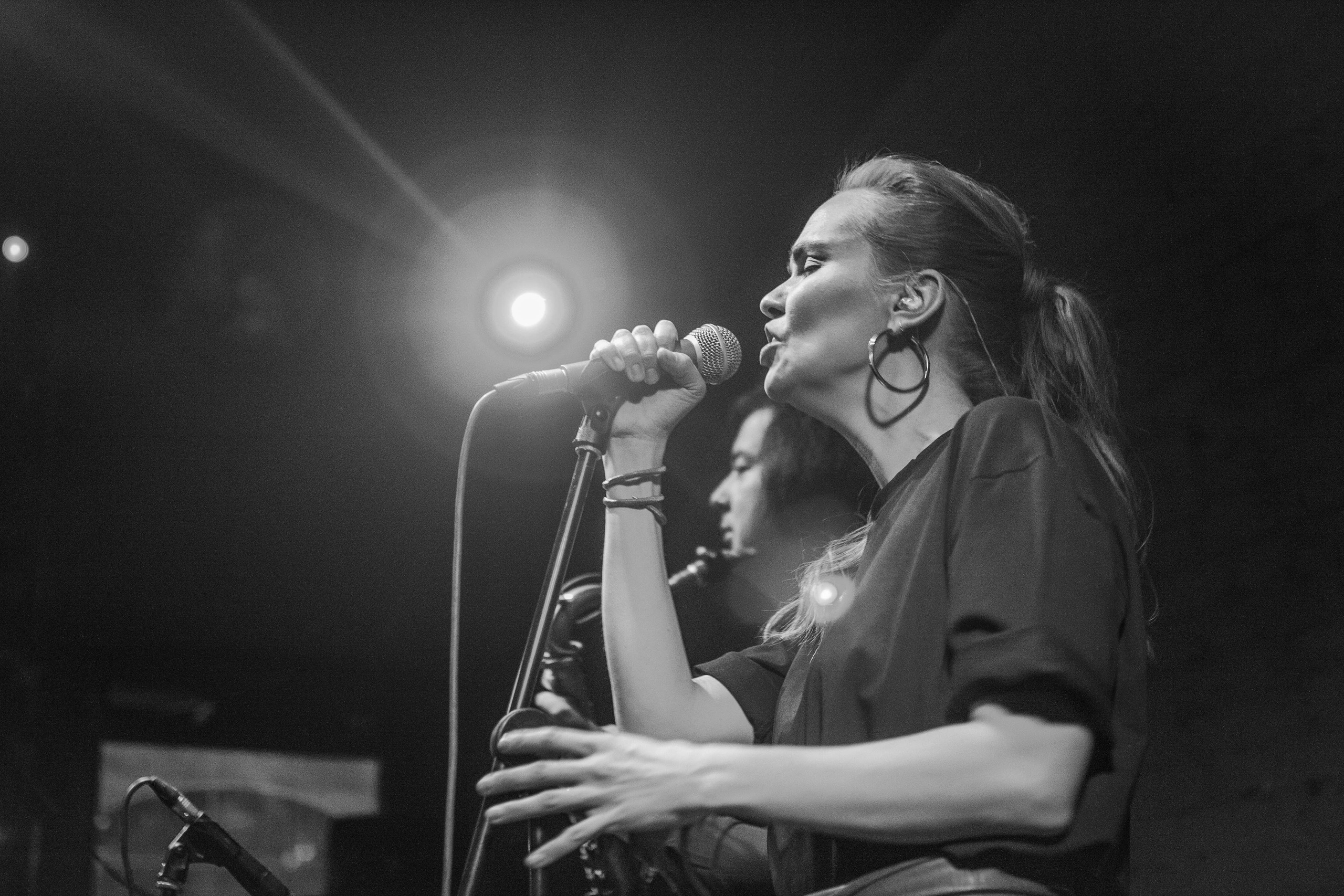 Саша Алмазова и Non Cadenza. Фотограф для музыкантов, фотограф на концерт, концертный фотограф, съемка концерта, бэкстейдж фотограф